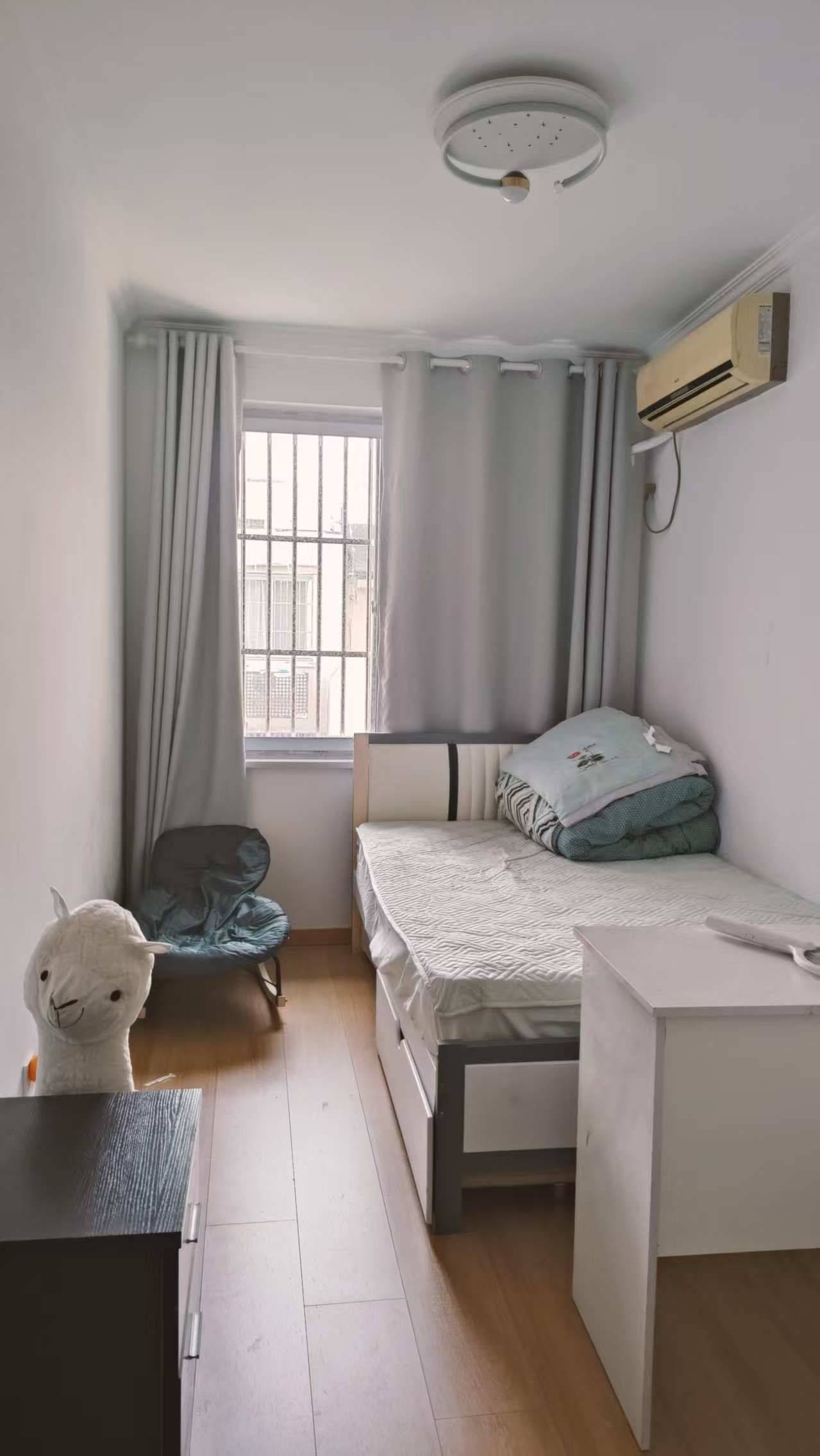 Nanjing-Jianye-Hustle & Bustle