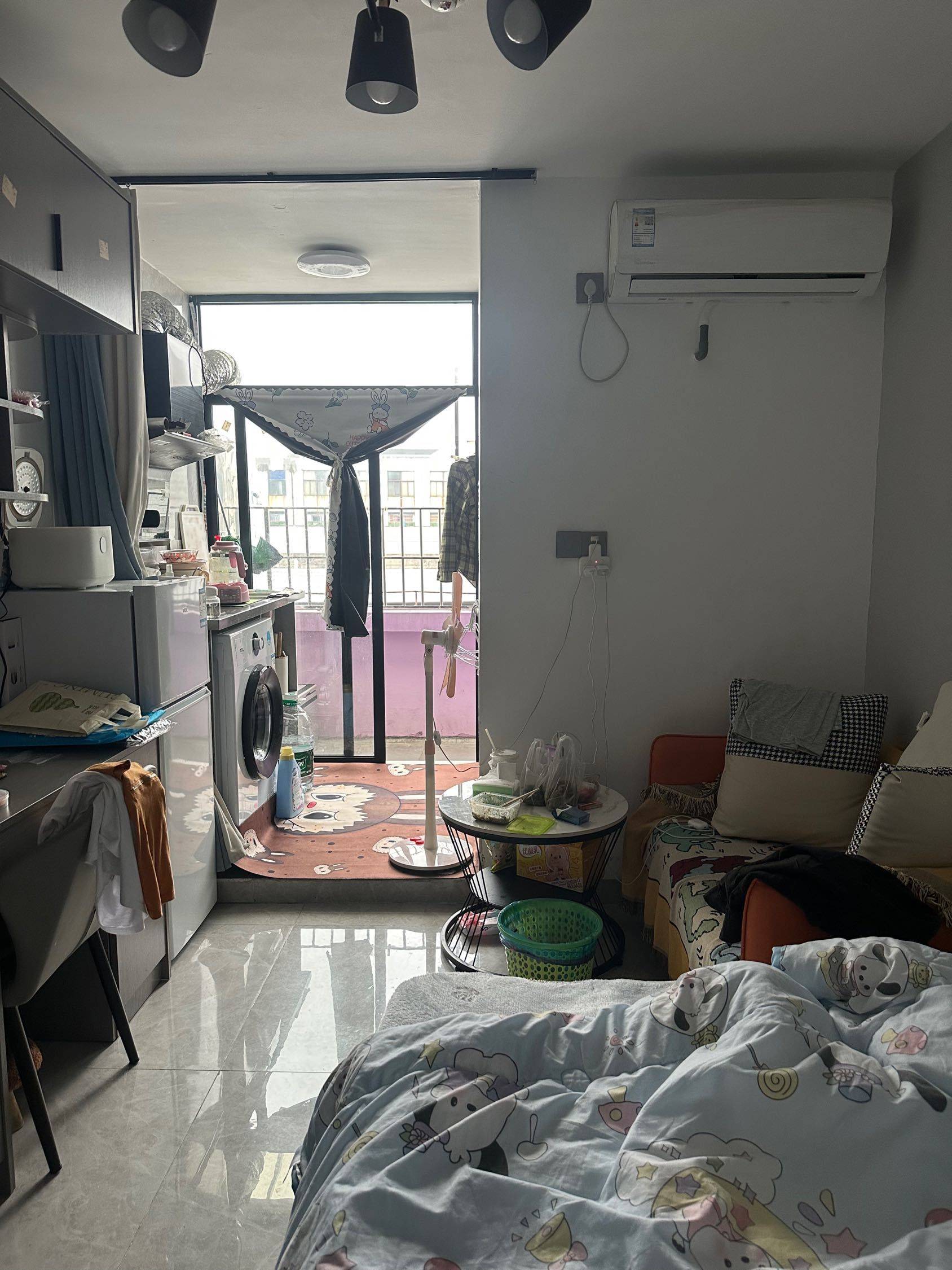 Cozy Home | Clean&Comfy | No Gender Limit | Hustle & Bustle | “Friends” | Chilled | LGBTQ Friendly | Pet Friendly