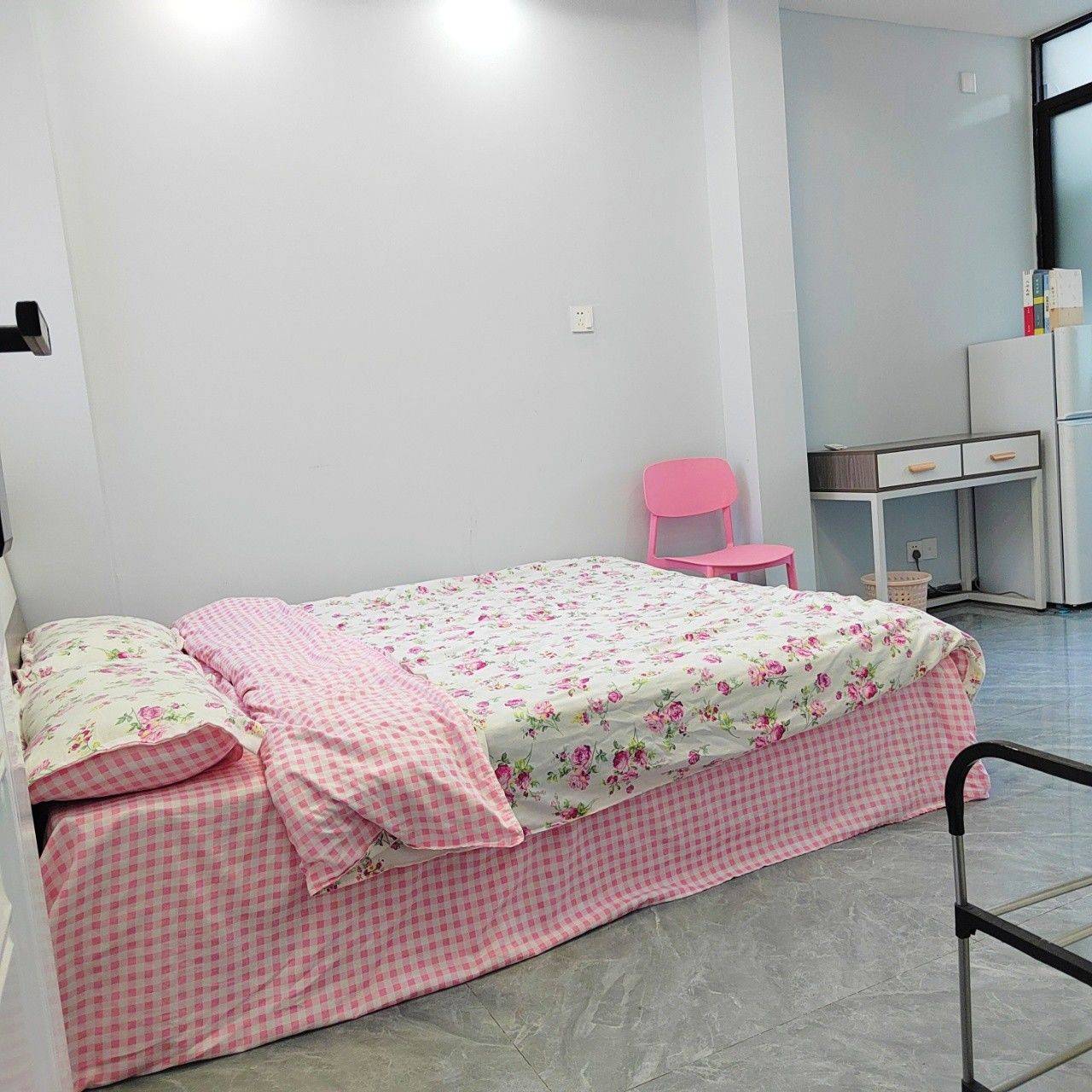 Cozy Home | Clean&Comfy | No Gender Limit | Hustle & Bustle | “Friends” | Chilled | LGBTQ Friendly | Pet Friendly