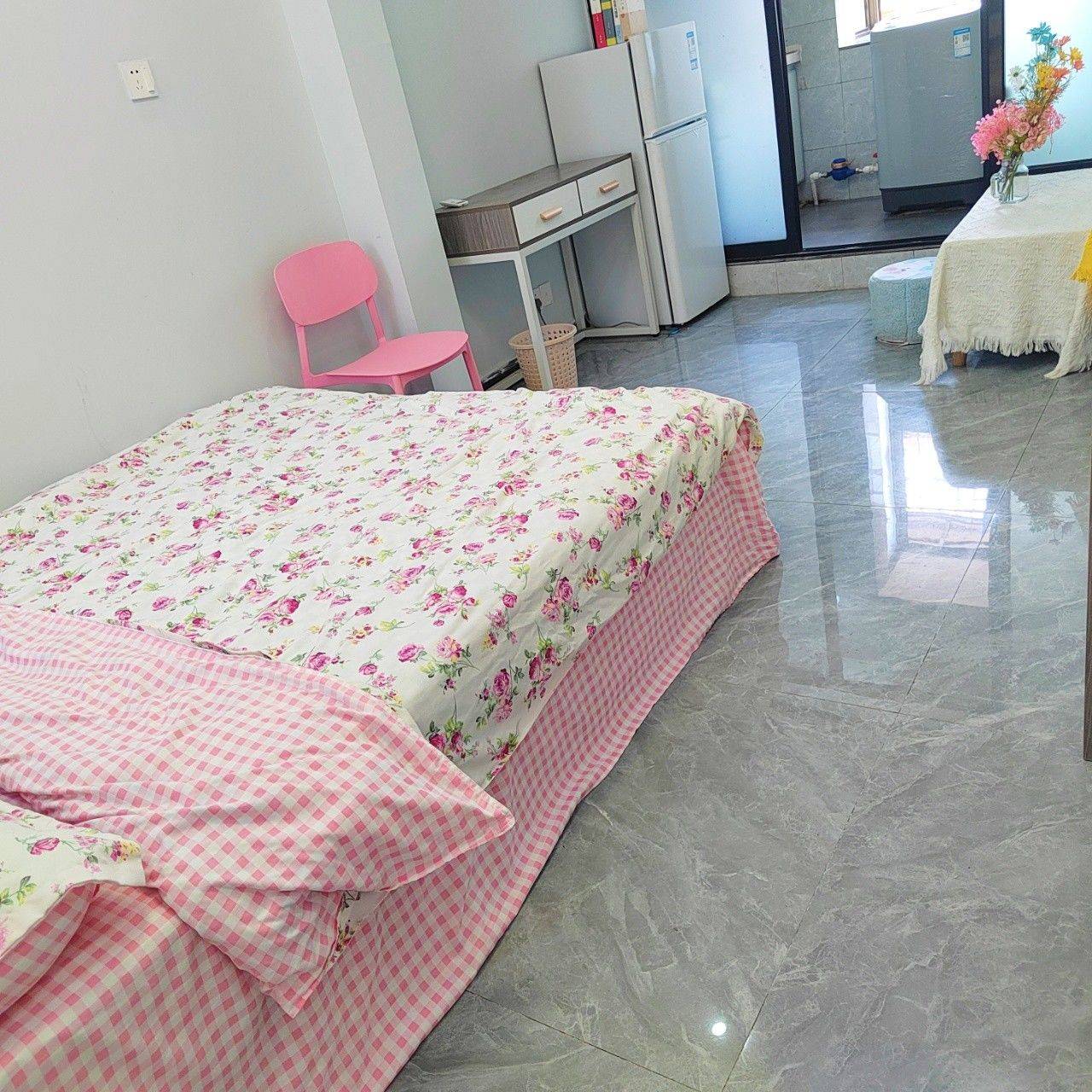 Cozy Home | Clean&Comfy | No Gender Limit | Hustle & Bustle | “Friends” | Chilled | LGBTQ Friendly | Pet Friendly