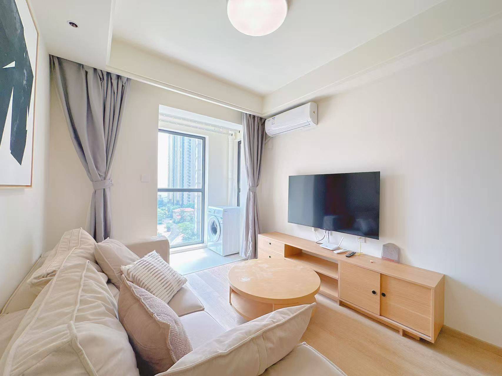 Wuhan-Hongshan-Cozy Home,Clean&Comfy,No Gender Limit,Hustle & Bustle