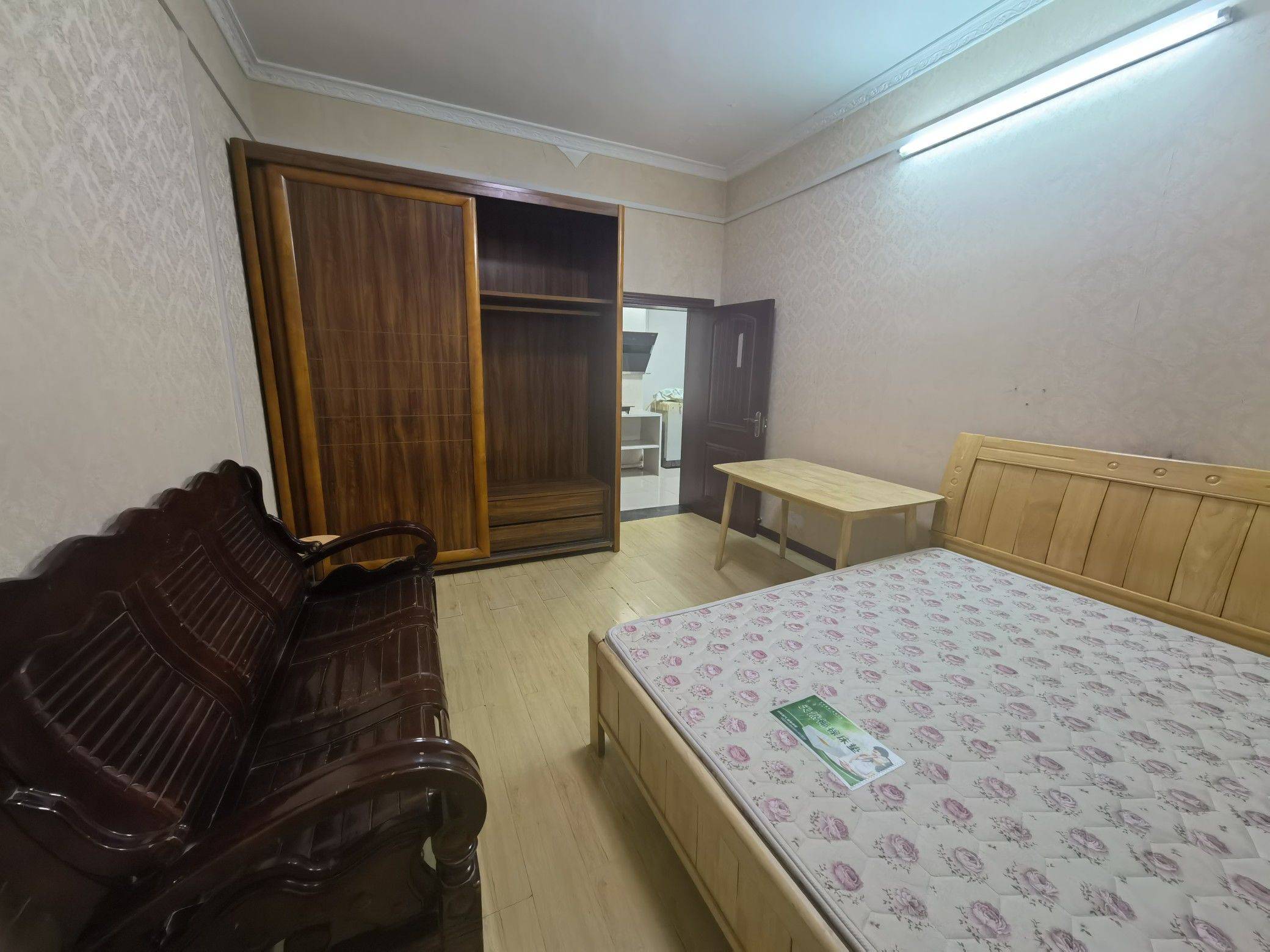 Wuhan-Hongshan-Cozy Home,Clean&Comfy,Hustle & Bustle