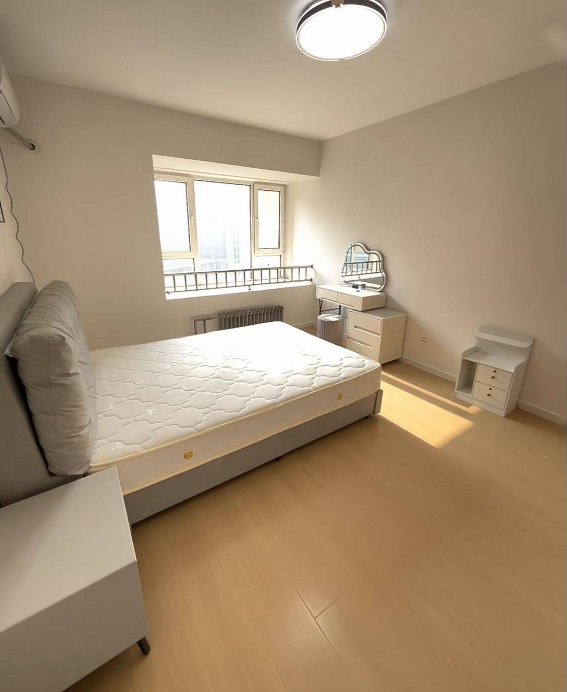 Cozy Home | Clean&Comfy | No Gender Limit | “Friends” | Chilled | LGBTQ Friendly