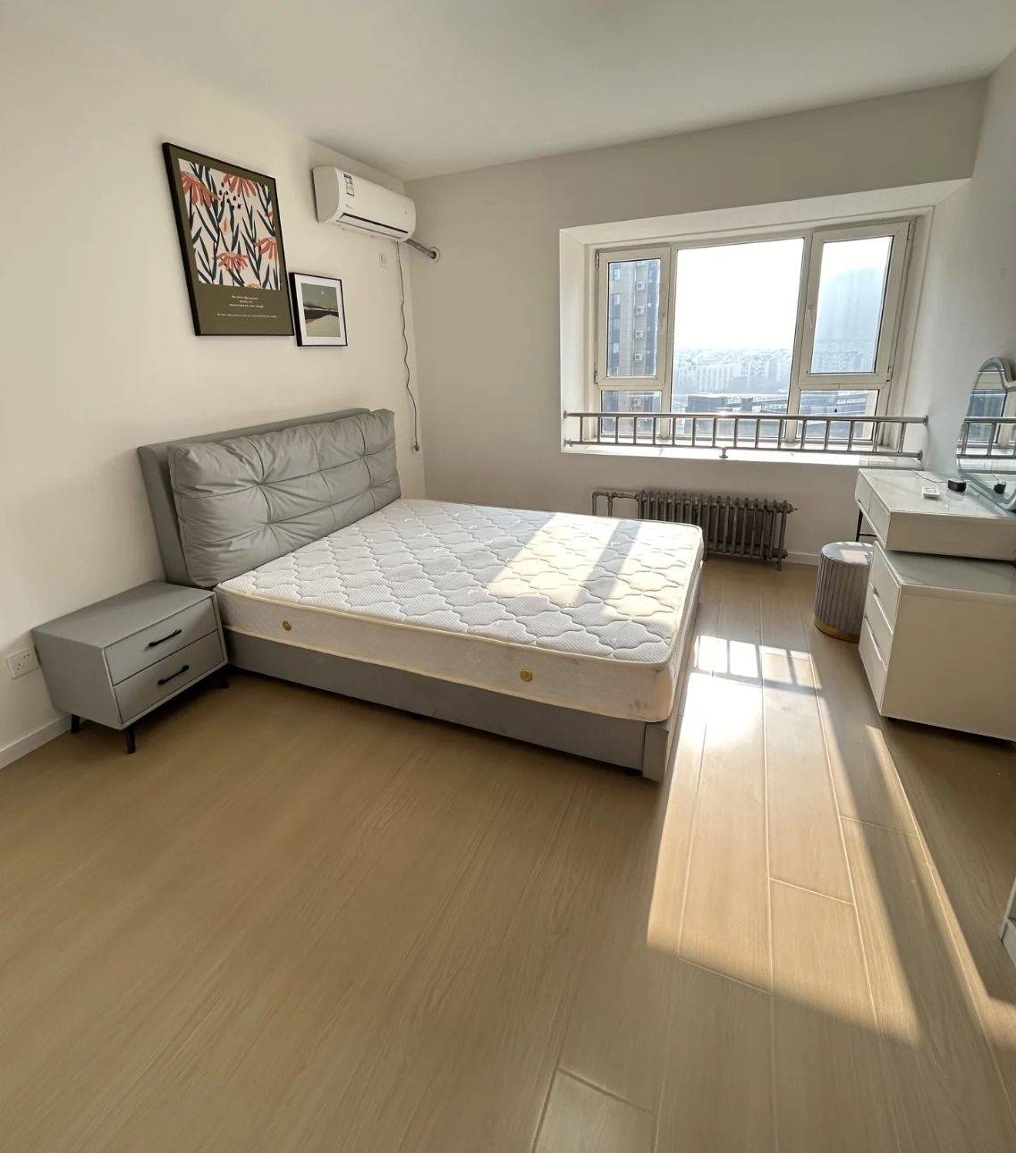 Cozy Home | Clean&Comfy | No Gender Limit | “Friends” | Chilled | LGBTQ Friendly