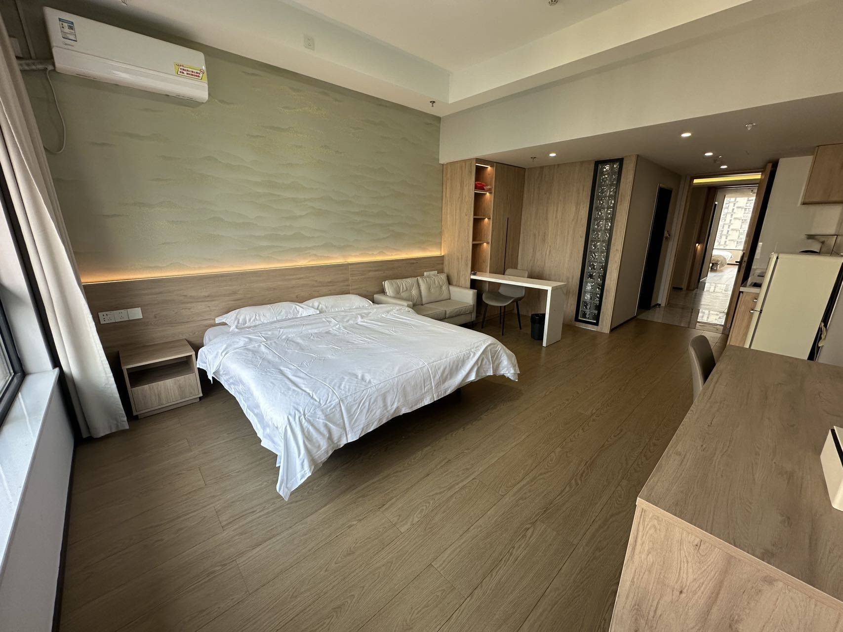 Cozy Home | Clean&Comfy | No Gender Limit | Hustle & Bustle | “Friends” | Chilled | LGBTQ Friendly | Pet Friendly