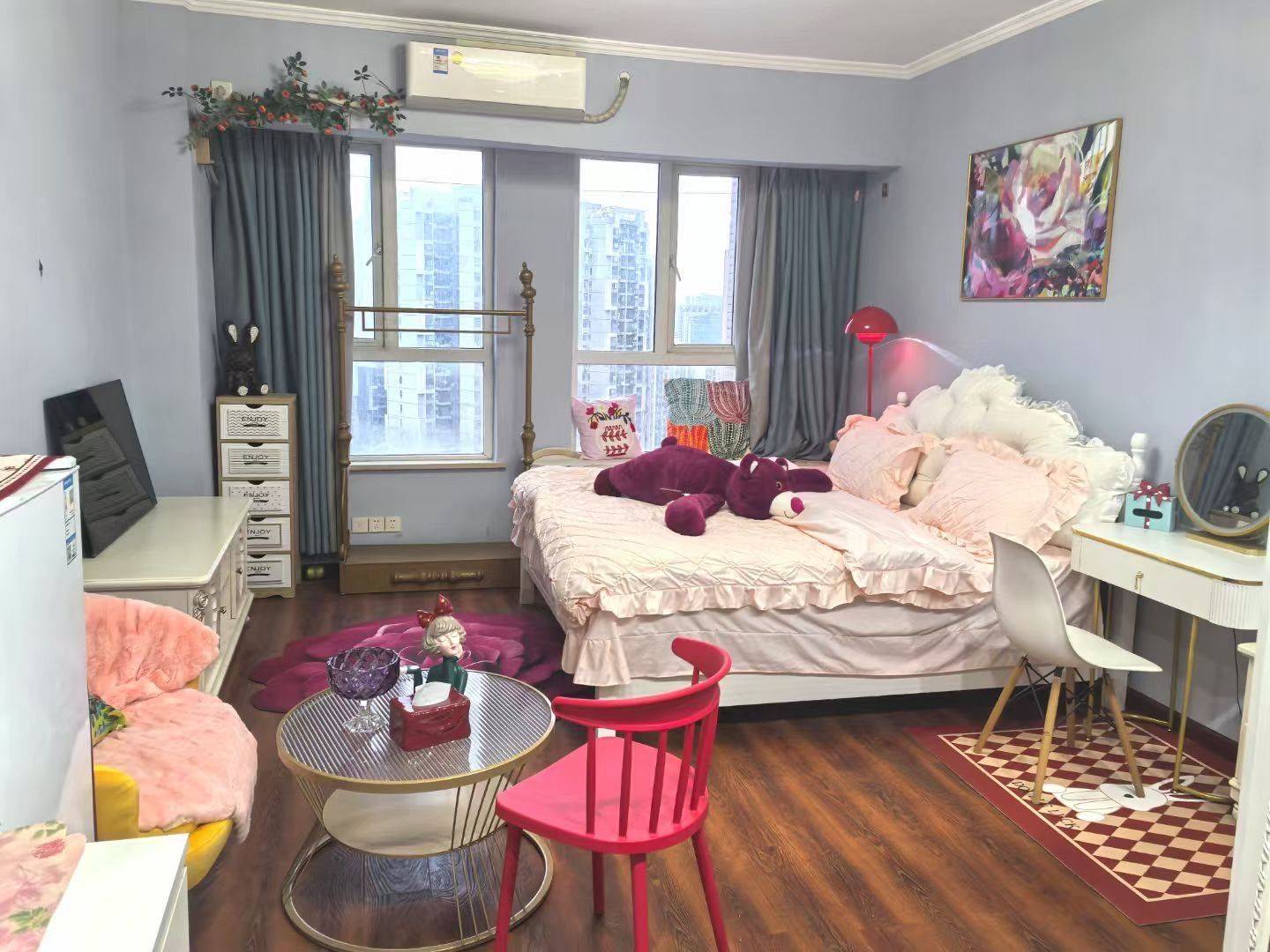 Cozy Home | Clean&Comfy | No Gender Limit | Hustle & Bustle | “Friends” | Chilled