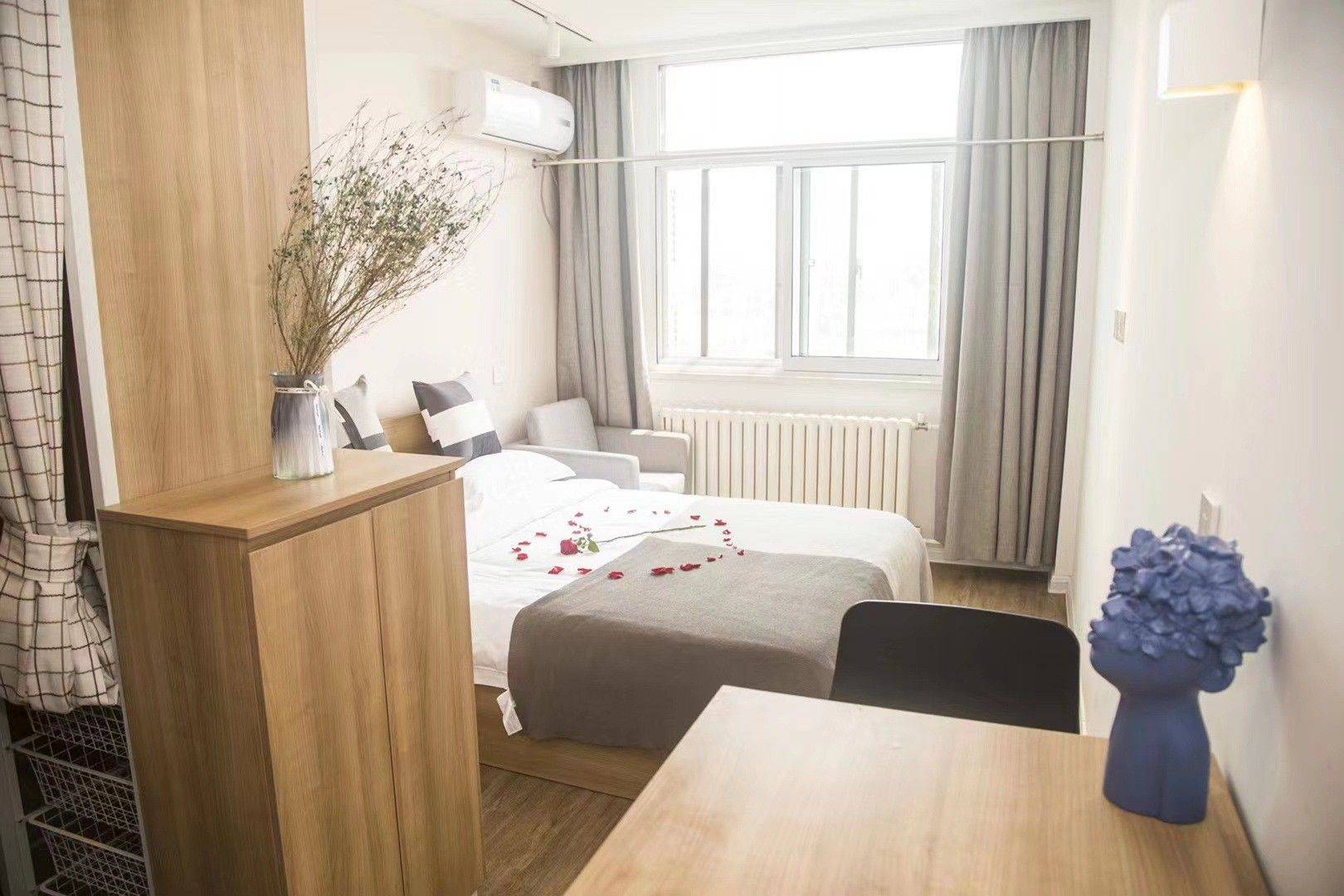 Cozy Home | Clean&Comfy | No Gender Limit | Hustle & Bustle | “Friends”