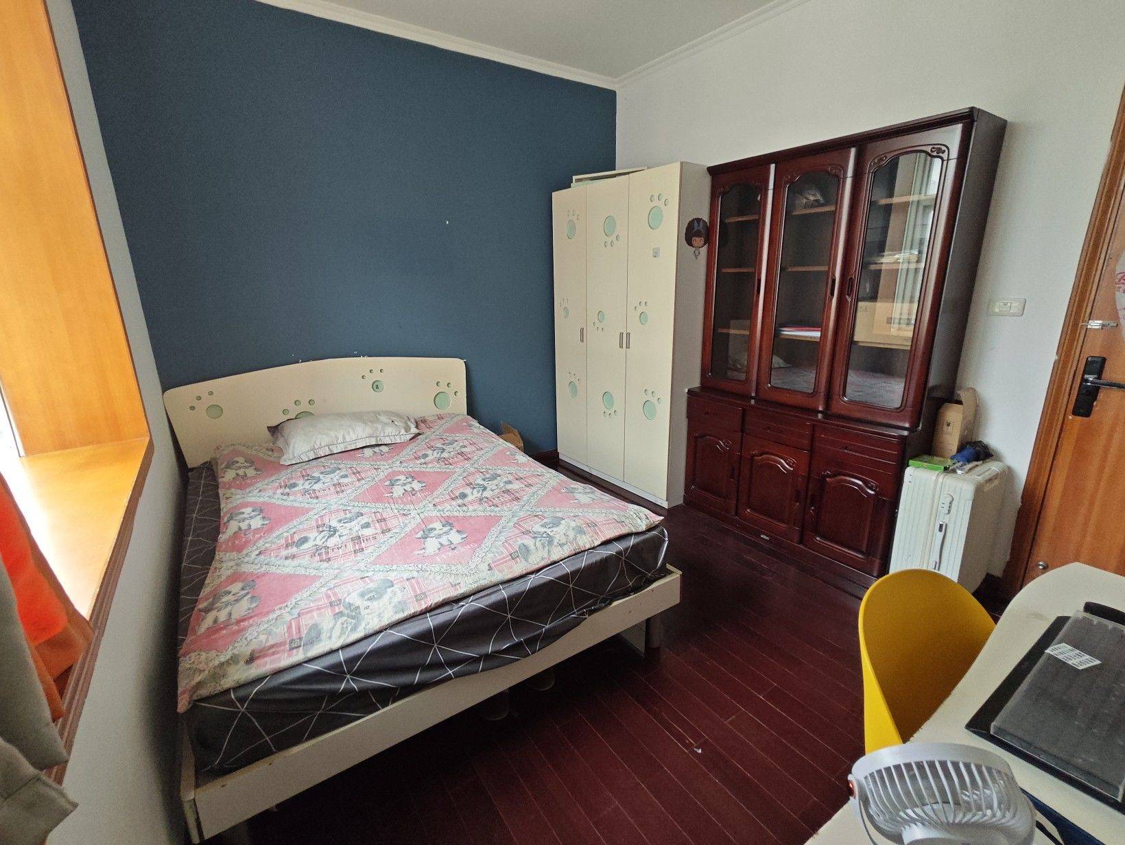 Cozy Home | Clean&Comfy | No Gender Limit | Hustle & Bustle | “Friends” | Chilled | Pet Friendly