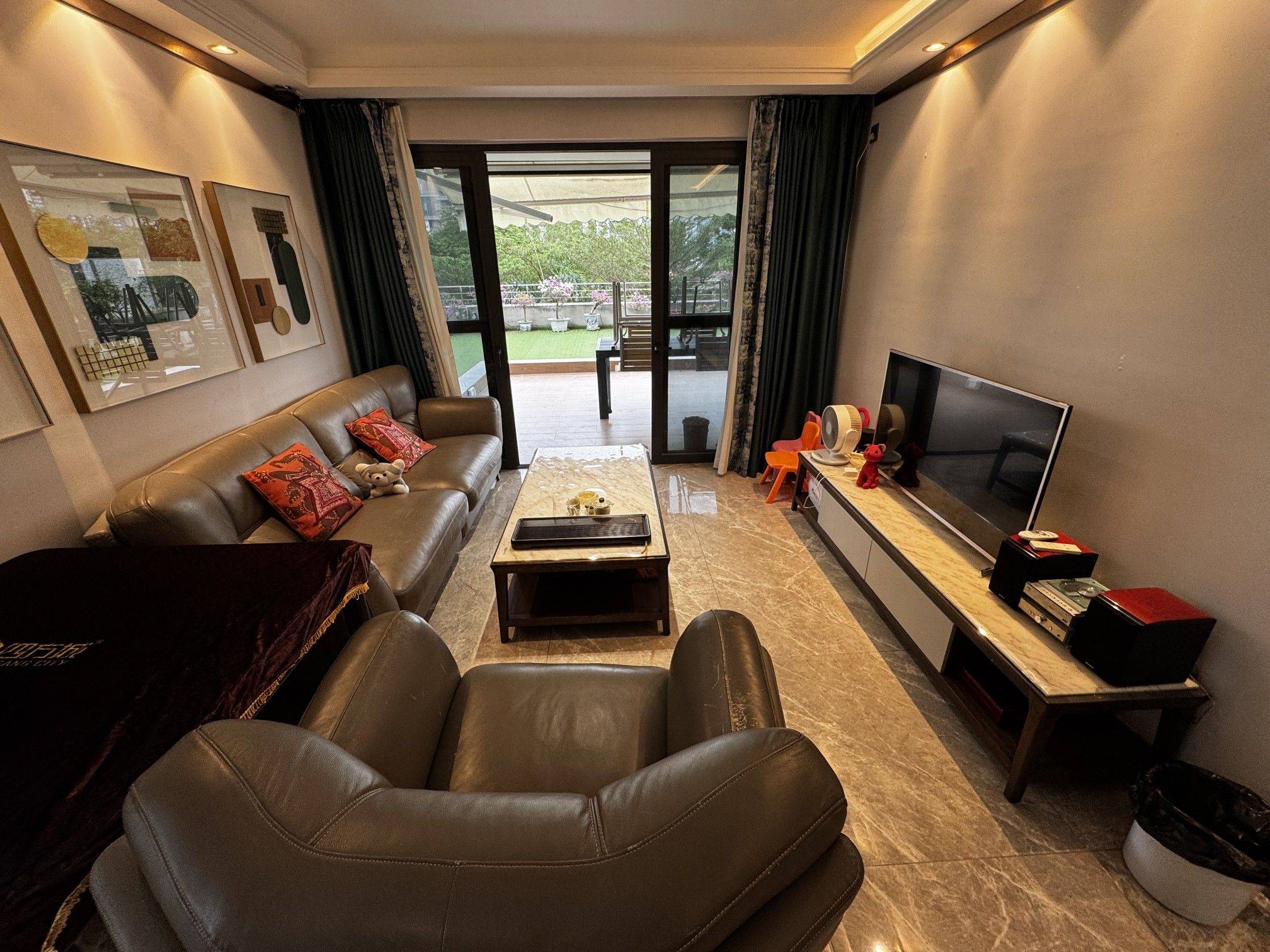 Cozy Home | Clean&Comfy | No Gender Limit | Hustle & Bustle | “Friends” | Chilled | Pet Friendly | 45RMB/Night