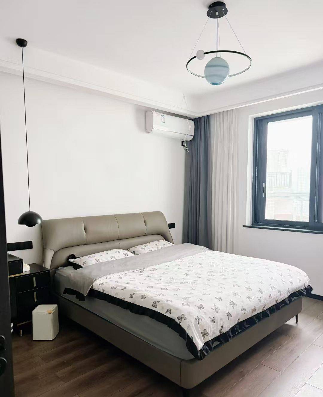 Cozy Home | Clean&Comfy | No Gender Limit | Hustle & Bustle | “Friends” | Chilled | LGBTQ Friendly | Pet Friendly