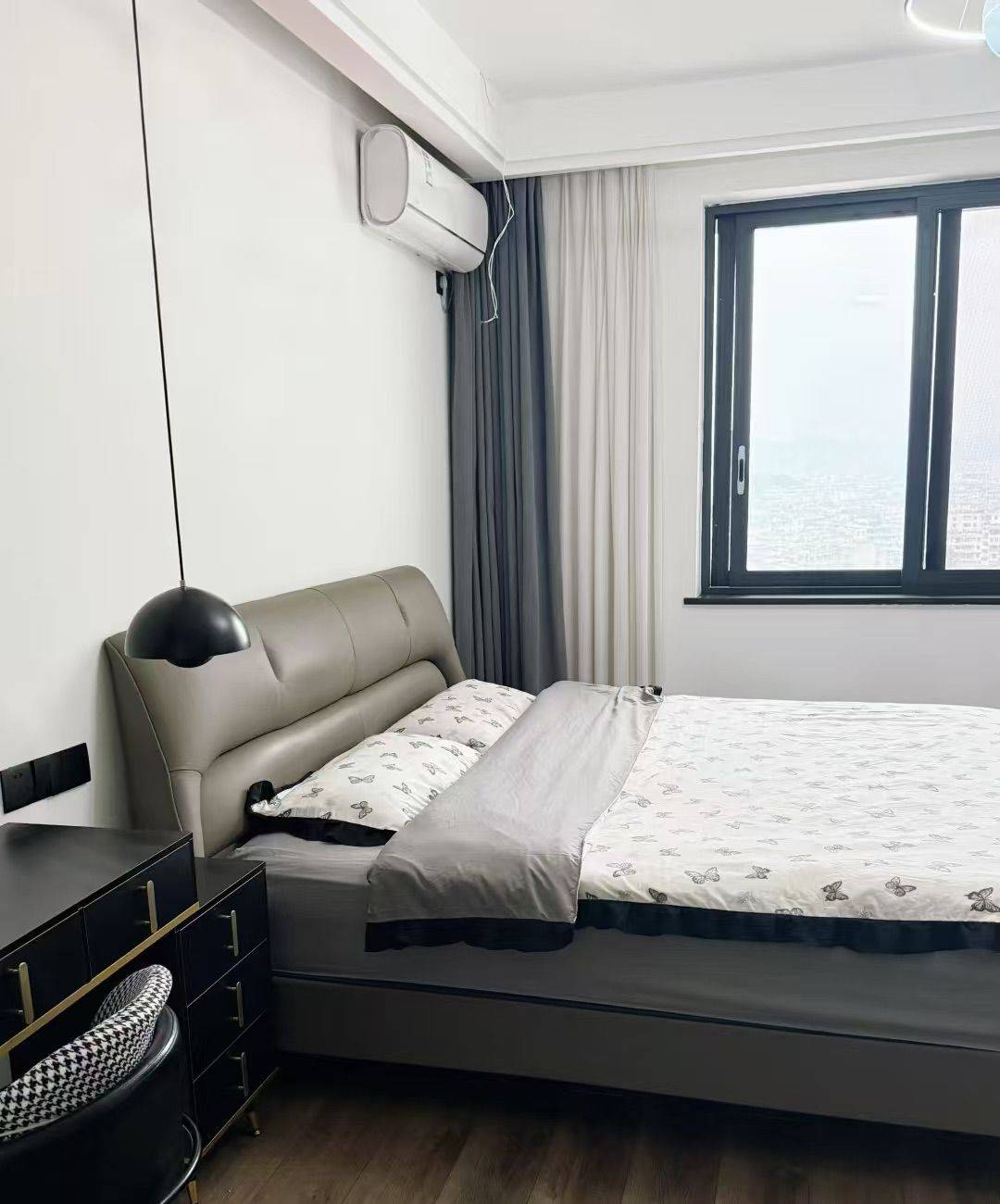 Cozy Home | Clean&Comfy | No Gender Limit | Hustle & Bustle | “Friends” | Chilled | LGBTQ Friendly | Pet Friendly