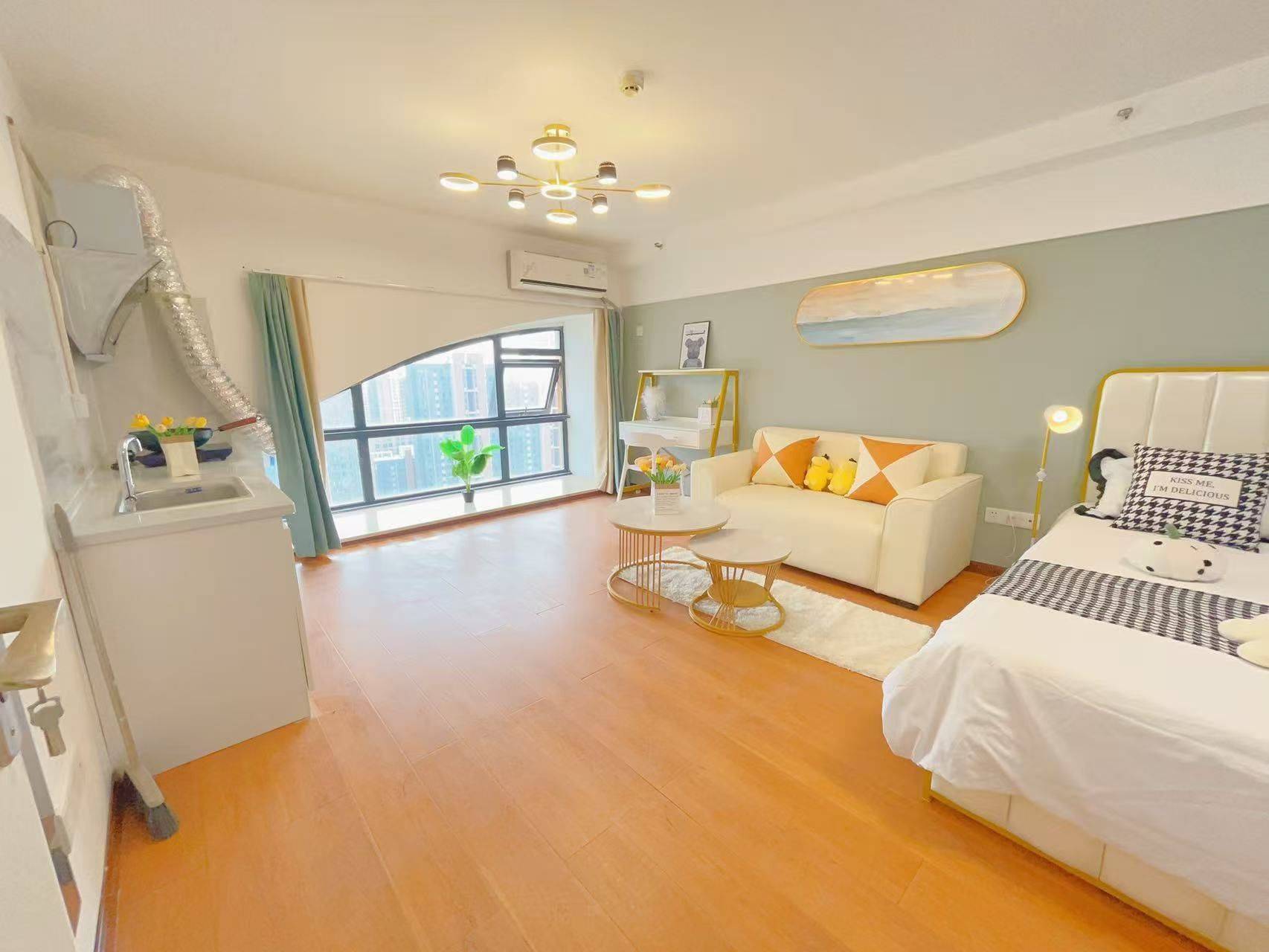 Wuhan-Hongshan-Cozy Home,Clean&Comfy,No Gender Limit,Hustle & Bustle