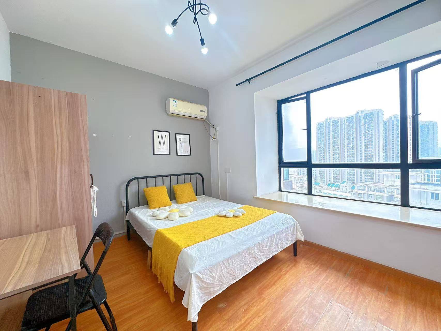 Wuhan-Hongshan-Cozy Home,Clean&Comfy,No Gender Limit,Hustle & Bustle