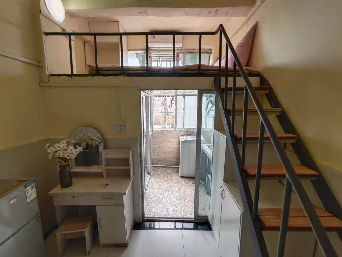 Cozy Home | No Gender Limit | Hustle & Bustle | “Friends” | Chilled | LGBTQ Friendly | Pet Friendly