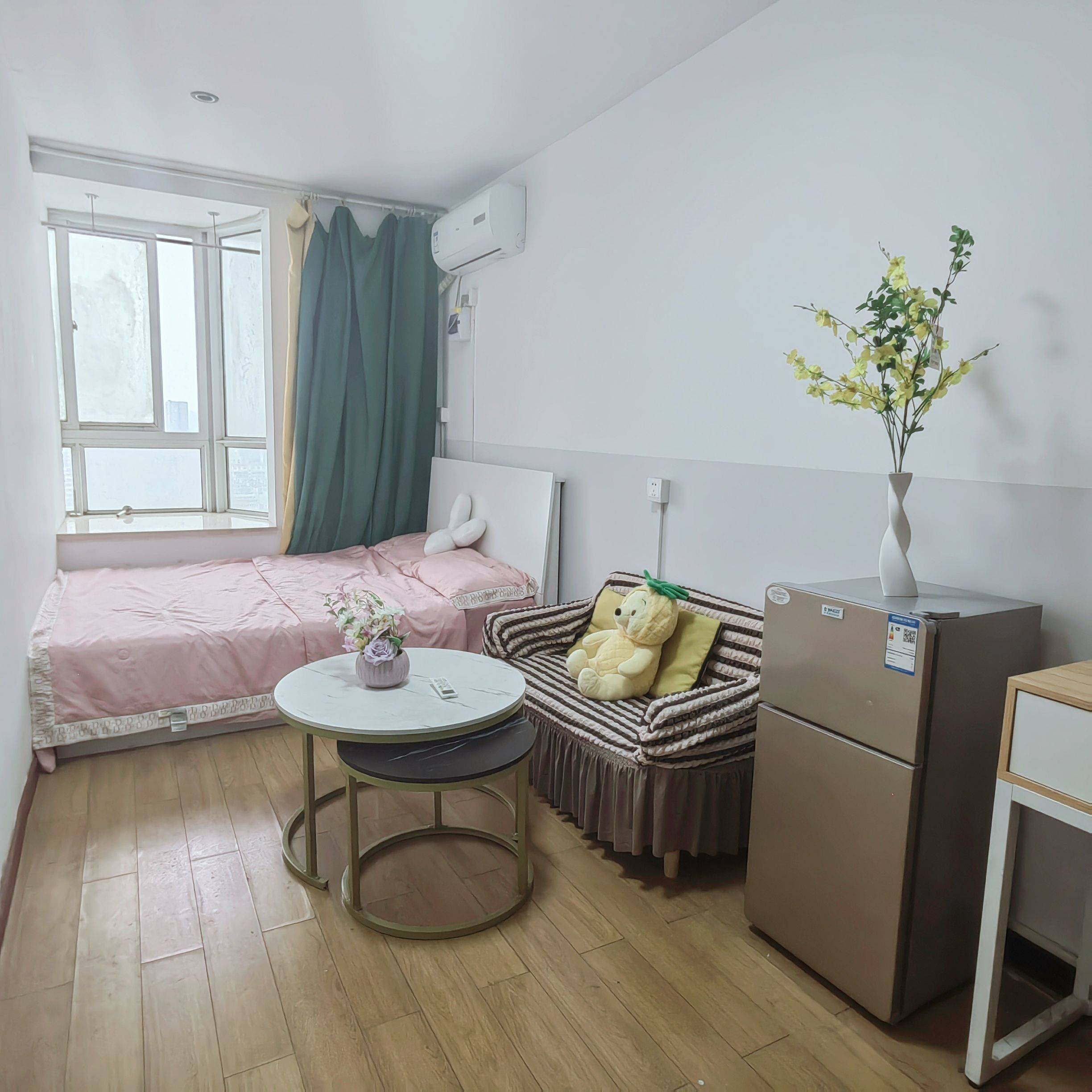 Cozy Home | Clean&Comfy | No Gender Limit | Hustle & Bustle | “Friends” | Chilled