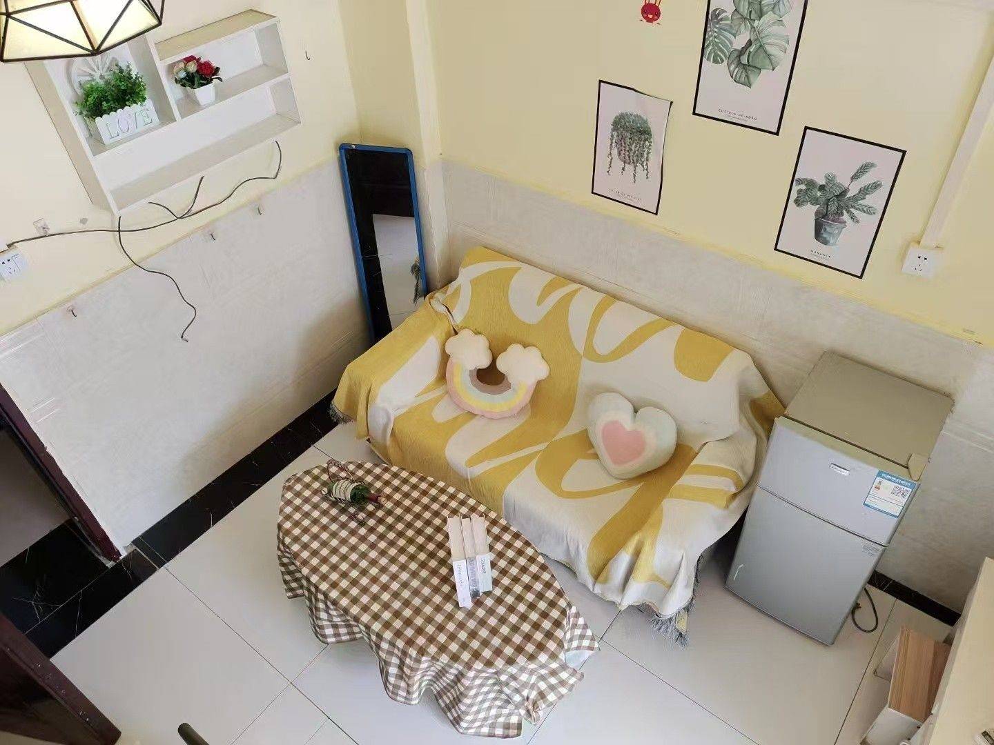Cozy Home | No Gender Limit | Hustle & Bustle | “Friends” | Chilled | LGBTQ Friendly | Pet Friendly