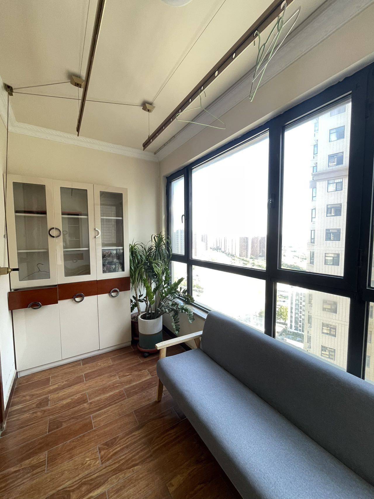 Cozy Home | Clean&Comfy | Hustle & Bustle | “Friends” | Chilled | Pet Friendly
