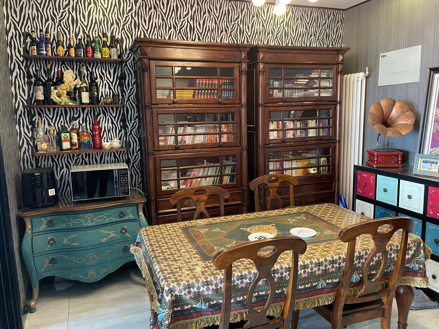 Cozy Home | Clean&Comfy | Hustle & Bustle | “Friends”