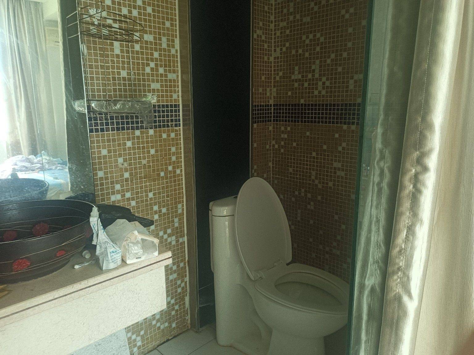 深圳-龙岗-无其他费用,离地铁站近上下班方便,阳光满屋的感觉太好了,采光好单间,随时入住,通风采光好