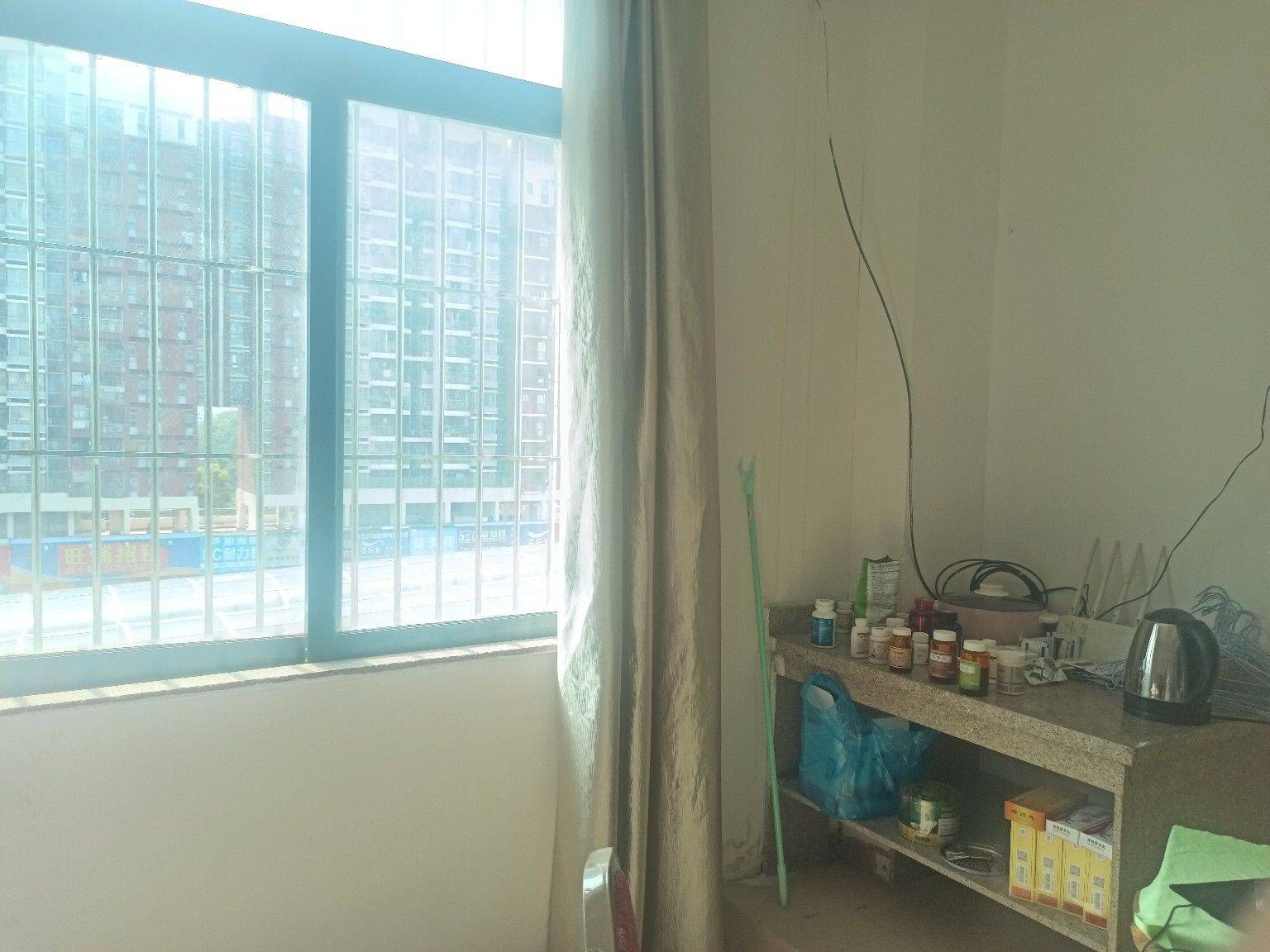 深圳-龙岗-无其他费用,离地铁站近上下班方便,阳光满屋的感觉太好了,采光好单间,随时入住,通风采光好