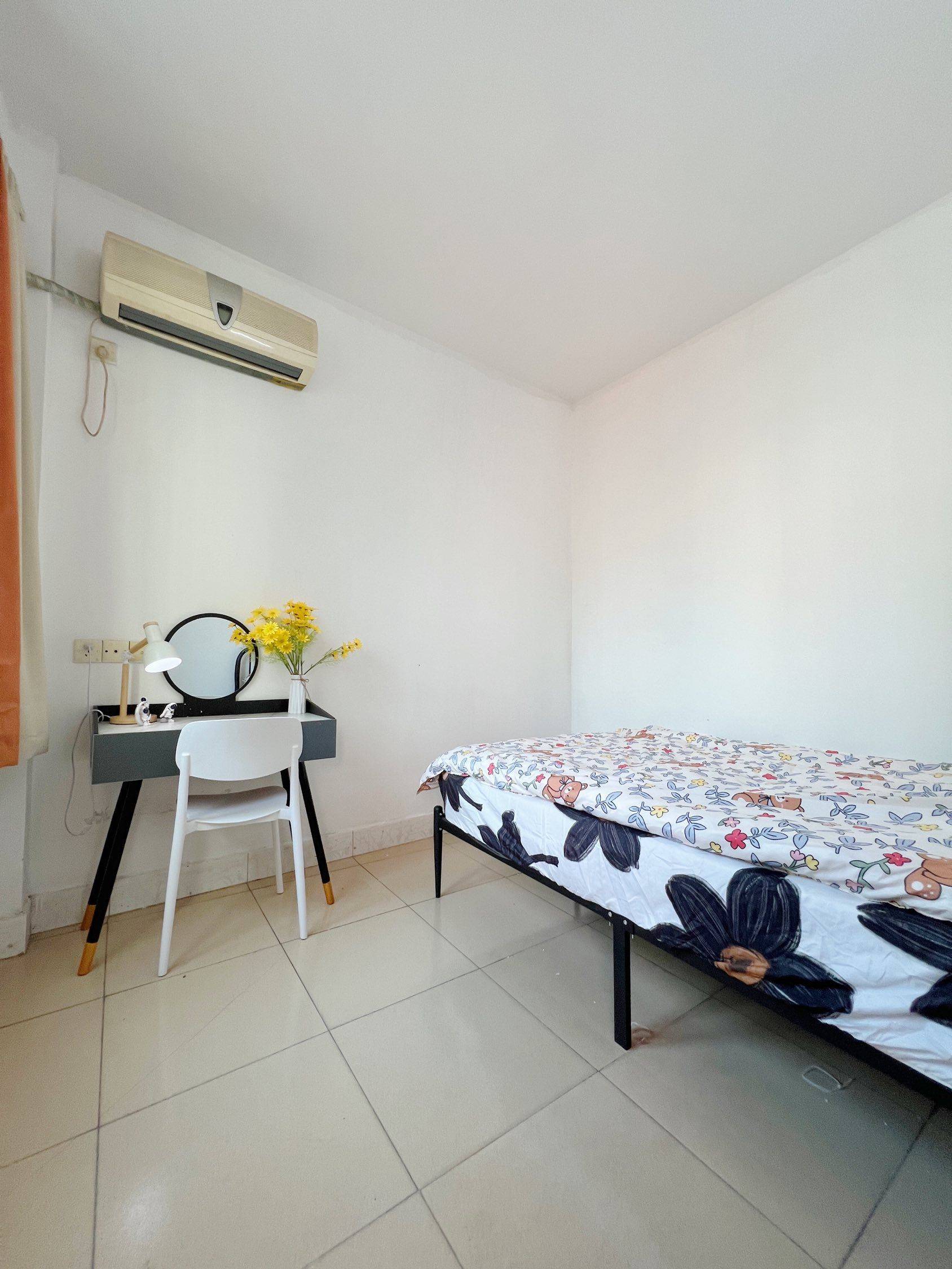 Cozy Home | Clean&Comfy | No Gender Limit | Hustle & Bustle | “Friends” | Chilled | Pet Friendly