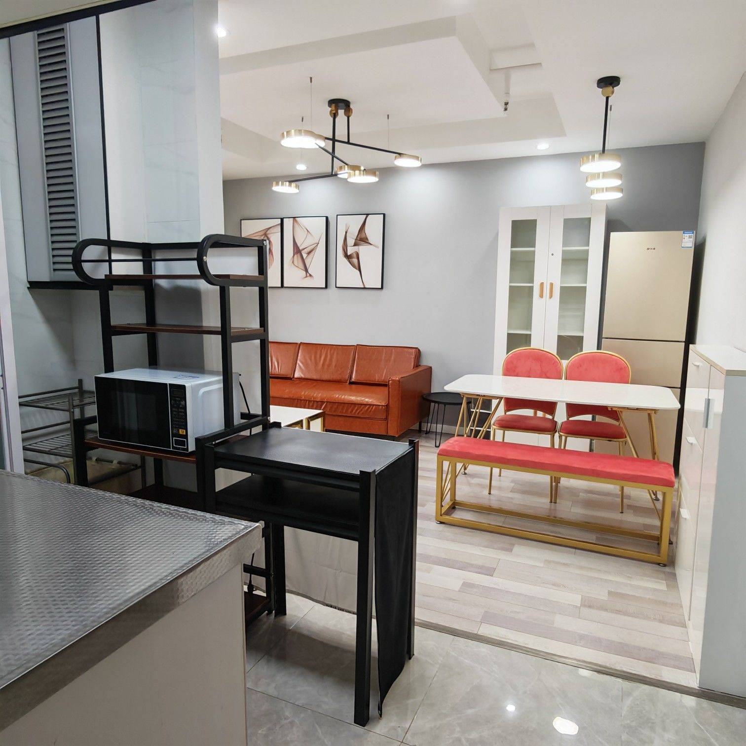 Cozy Home | Clean&Comfy | No Gender Limit | Hustle & Bustle | “Friends” | Chilled | LGBTQ Friendly