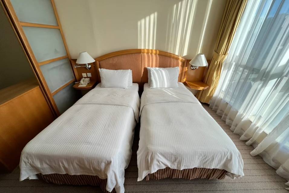 Cozy Home | Clean&Comfy | No Gender Limit | Hustle & Bustle | “Friends” | Chilled | LGBTQ Friendly