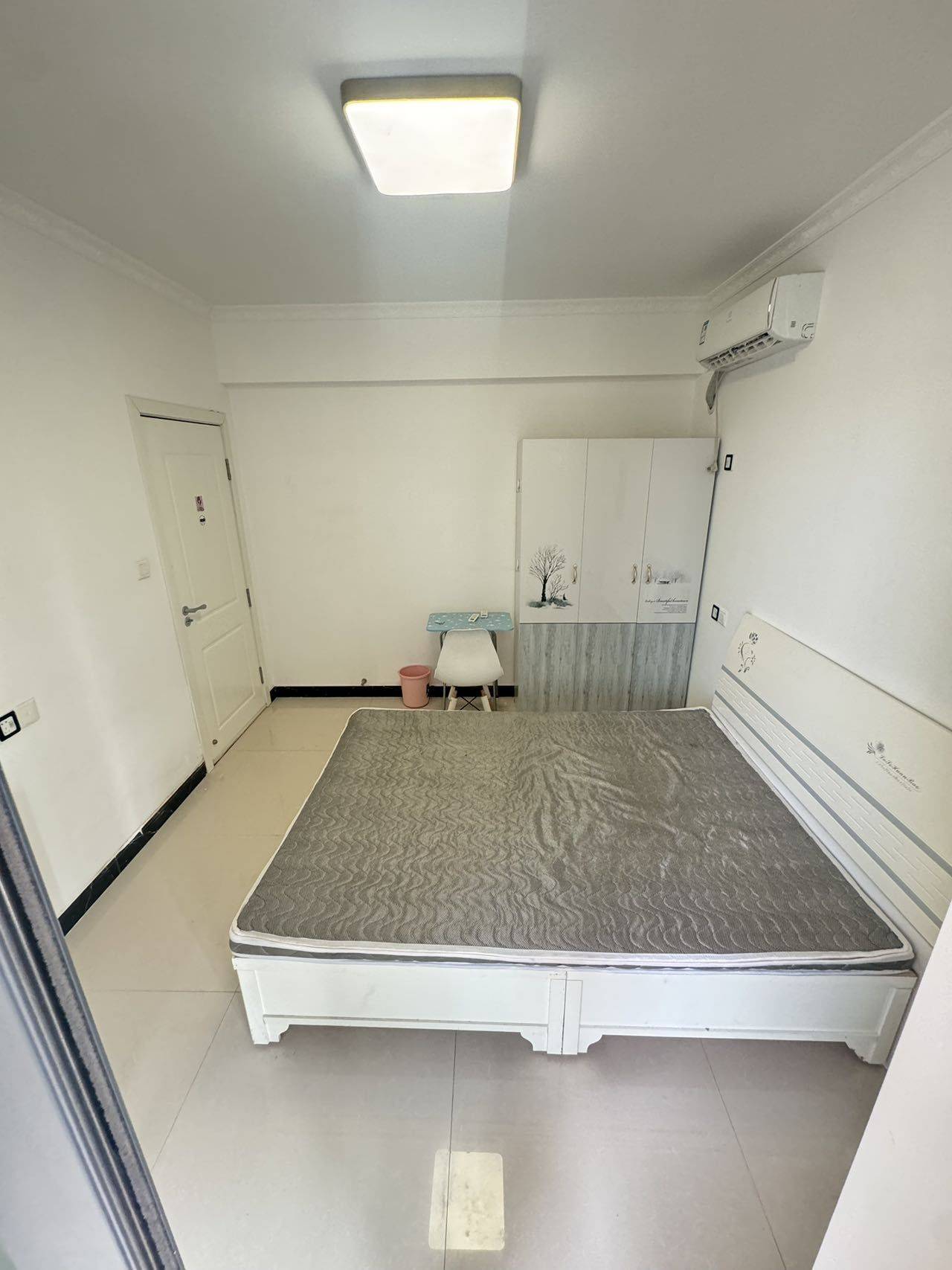 Cozy Home | Clean&Comfy | No Gender Limit | Hustle & Bustle | “Friends” | Chilled | LGBTQ Friendly | Pet Friendly