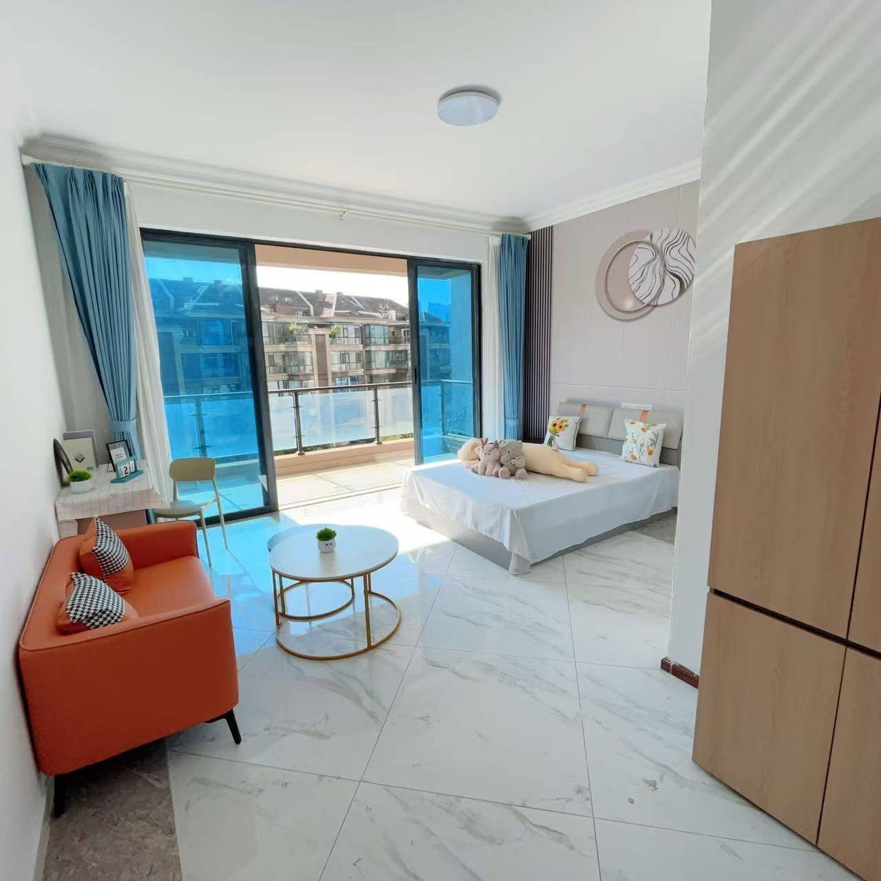 Cozy Home | Clean&Comfy | No Gender Limit | Hustle & Bustle | “Friends” | Chilled | LGBTQ Friendly | Pet Friendly