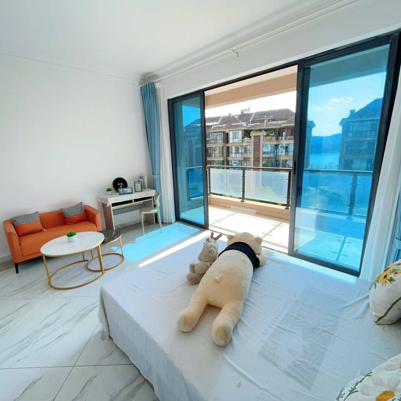 Cozy Home | Clean&Comfy | No Gender Limit | Hustle & Bustle | “Friends” | Chilled | LGBTQ Friendly | Pet Friendly