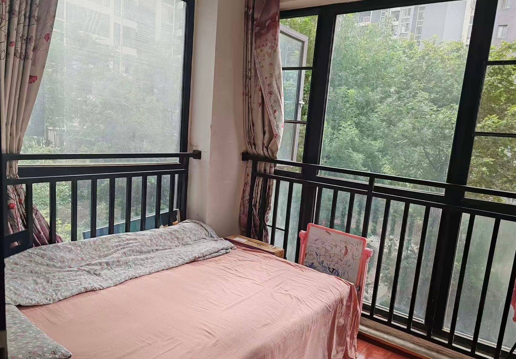Cozy Home | LGBTQ Friendly | Pet Friendly