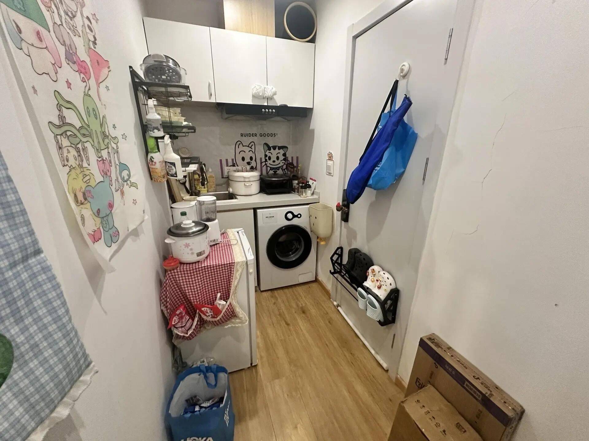 Cozy Home | Clean&Comfy | No Gender Limit | Hustle & Bustle | “Friends” | Chilled | LGBTQ Friendly | Pet Friendly