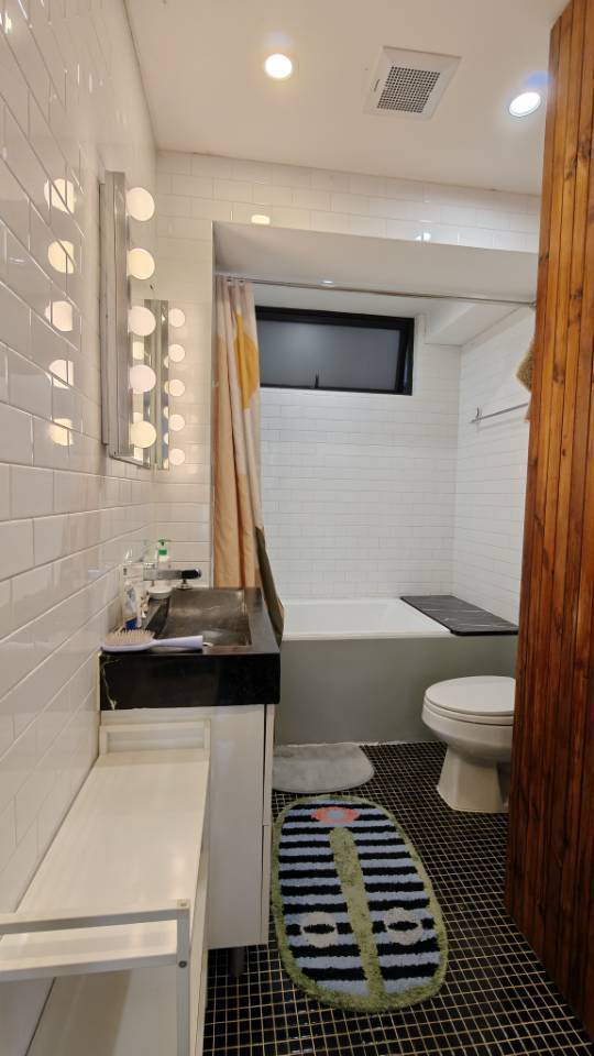 Cozy Home | Clean&Comfy | No Gender Limit | Hustle & Bustle | “Friends” | Chilled | LGBTQ Friendly