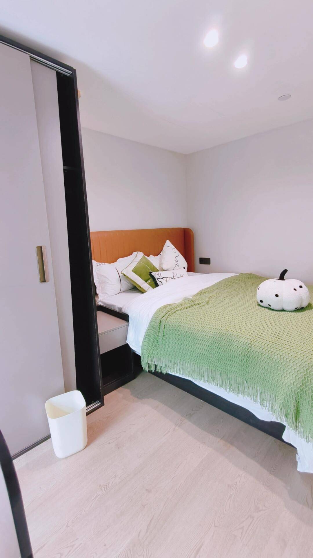 漕宝路 | 徐家汇 | Pet Friendly | LGBTQ Friendly | Cozy Home | Clean&Comfy | No Gender Limit | Hustle & Bustle | “Friends” | Chilled