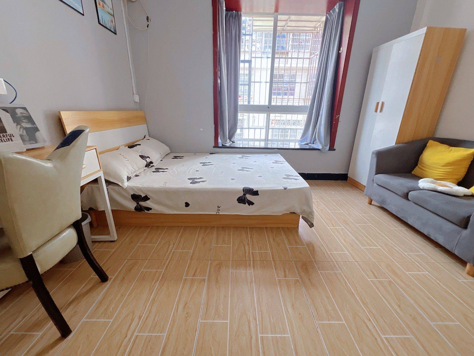 Cozy Home | Clean&Comfy | No Gender Limit | Hustle & Bustle | “Friends” | Chilled | LGBTQ Friendly | Pet Friendly
