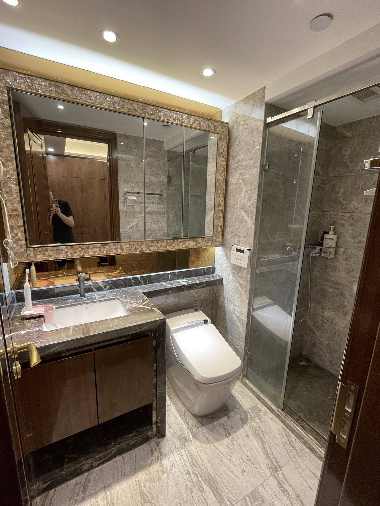 Nanjing-Gulou-Cozy Home,Clean&Comfy,No Gender Limit,Hustle & Bustle,“Friends”,Chilled