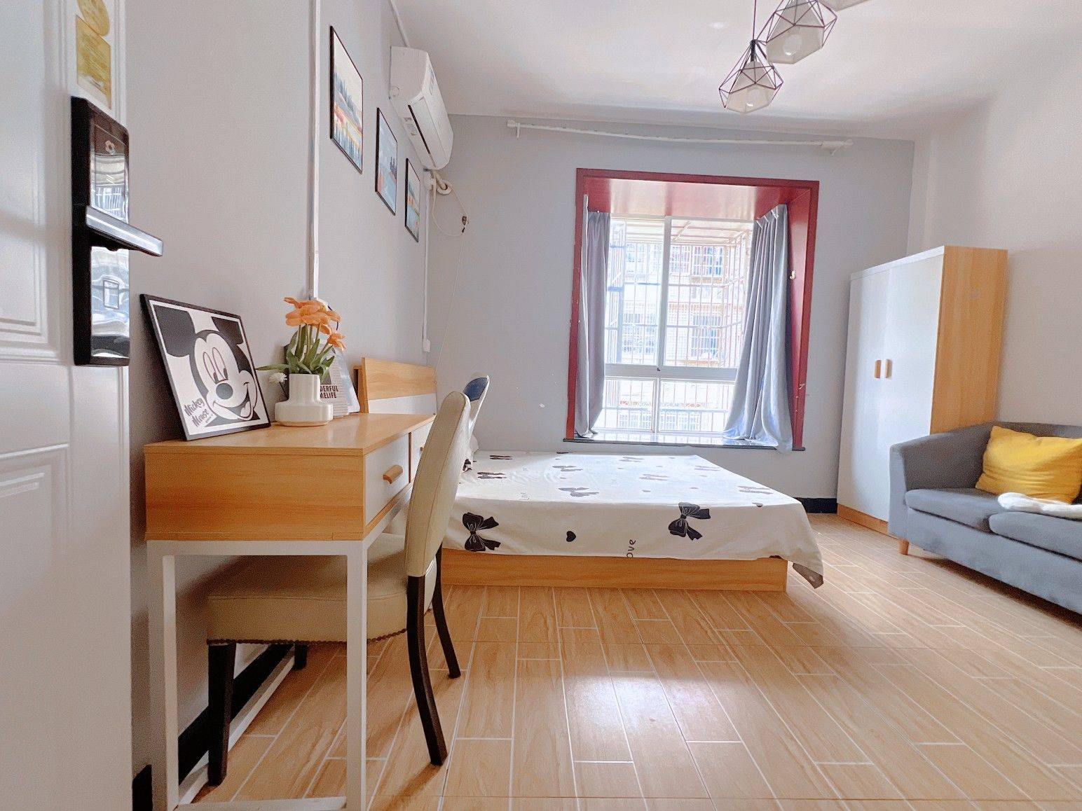 Cozy Home | Clean&Comfy | No Gender Limit | Hustle & Bustle | “Friends” | Chilled | LGBTQ Friendly | Pet Friendly