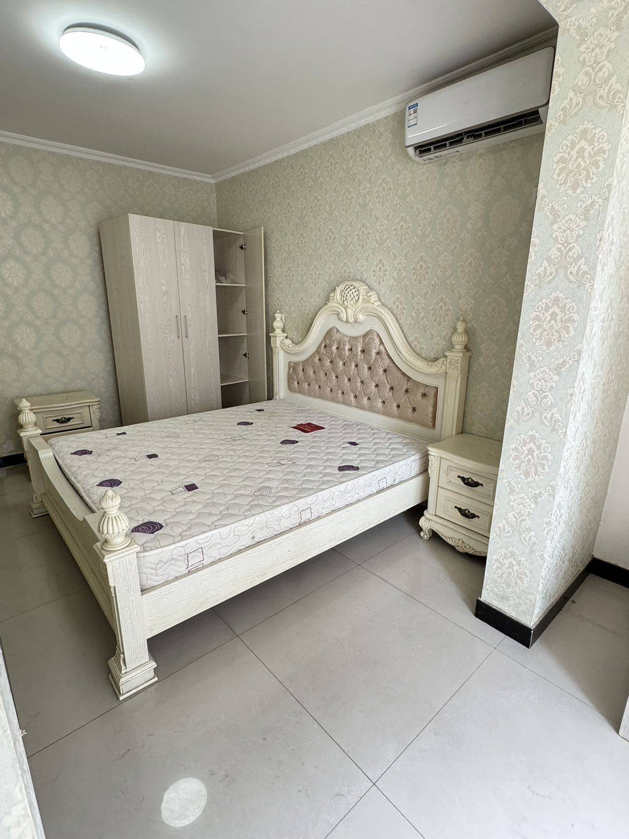 Cozy Home | Clean&Comfy | Hustle & Bustle | “Friends” | Chilled | LGBTQ Friendly