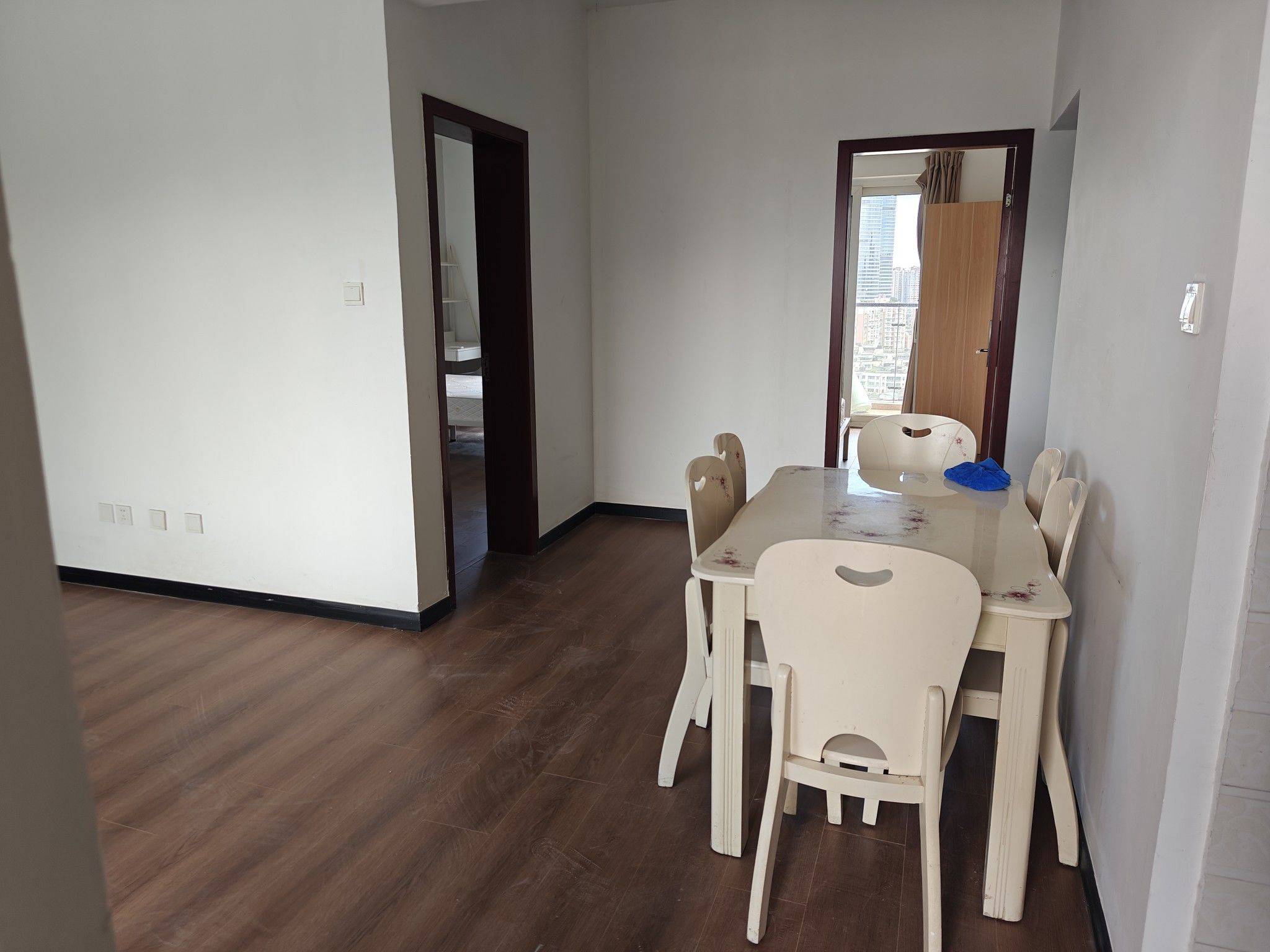 Cozy Home | Clean&Comfy | No Gender Limit | Hustle & Bustle | Chilled