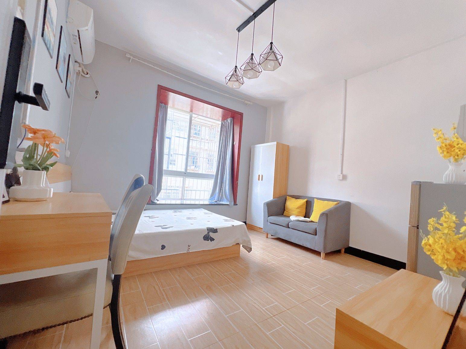 Cozy Home | Clean&Comfy | No Gender Limit | Hustle & Bustle | “Friends” | Chilled | LGBTQ Friendly | Pet Friendly