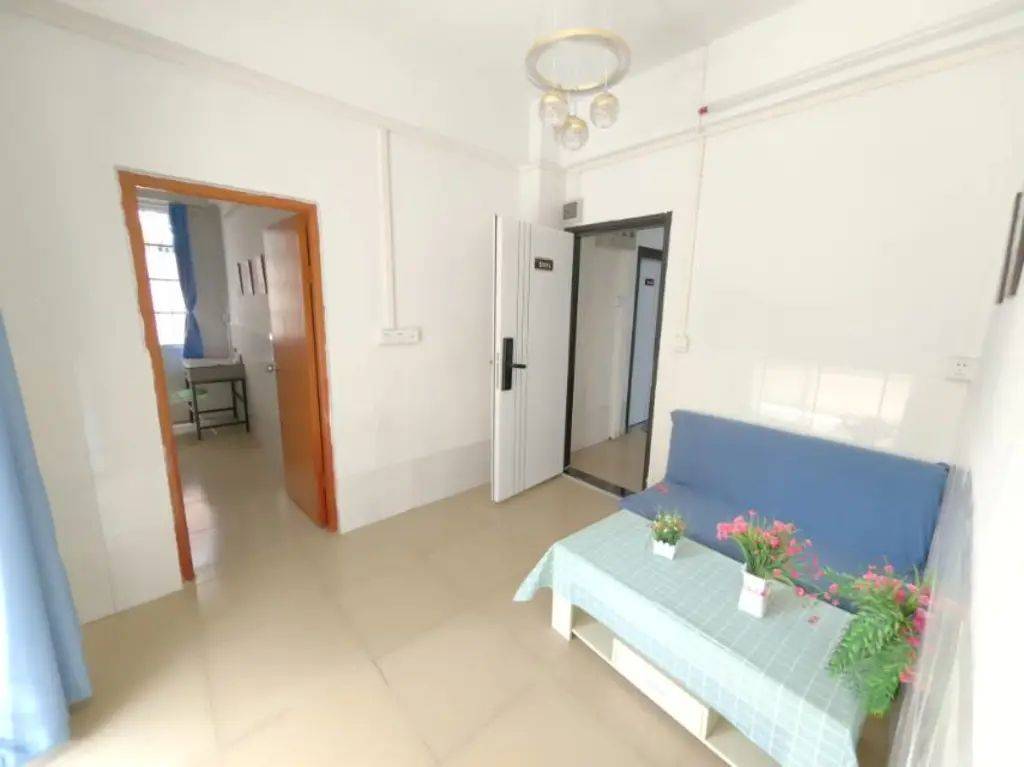 Cozy Home | Clean&Comfy | No Gender Limit | Hustle & Bustle | “Friends” | Chilled | LGBTQ Friendly | Pet Friendly