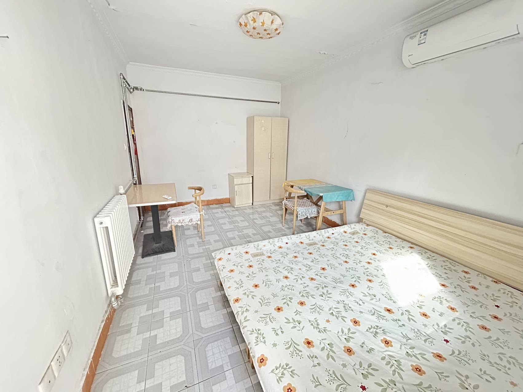 Cozy Home | Clean&Comfy | No Gender Limit | Hustle & Bustle | “Friends” | Chilled | LGBTQ Friendly | Pet Friendly