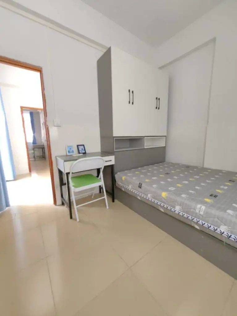 Cozy Home | Clean&Comfy | No Gender Limit | Hustle & Bustle | “Friends” | Chilled | LGBTQ Friendly | Pet Friendly