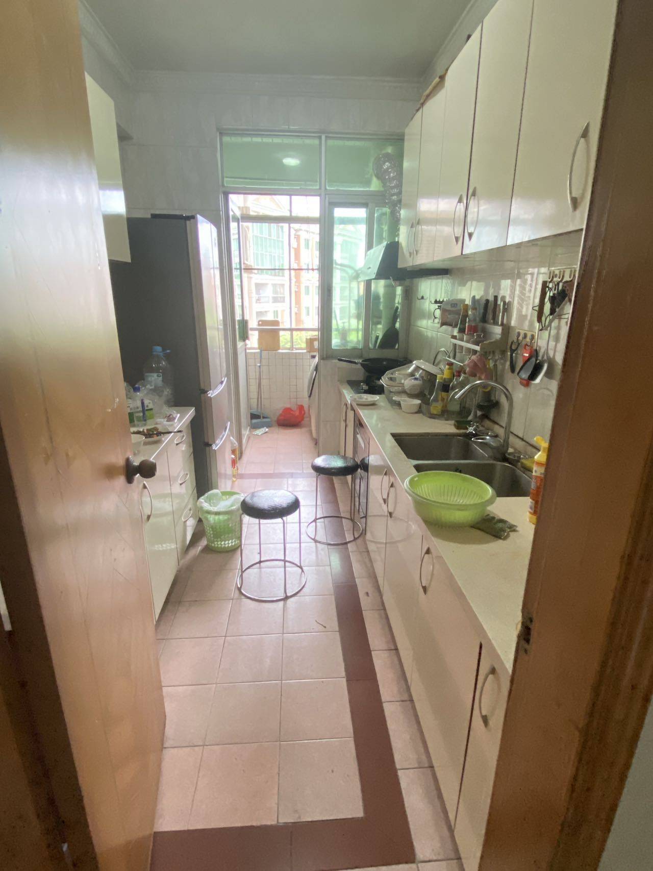 Guangzhou-Panyu-“Friends”