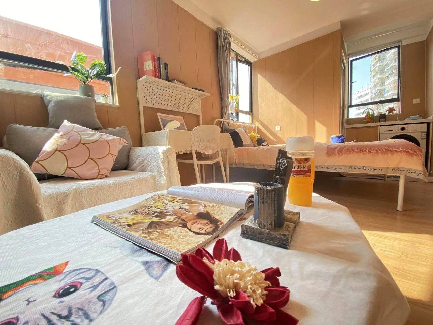 Shenzhen-Longhua-Cozy Home,Clean&Comfy,No Gender Limit,Hustle & Bustle,“Friends”,Chilled,LGBTQ Friendly,Pet Friendly