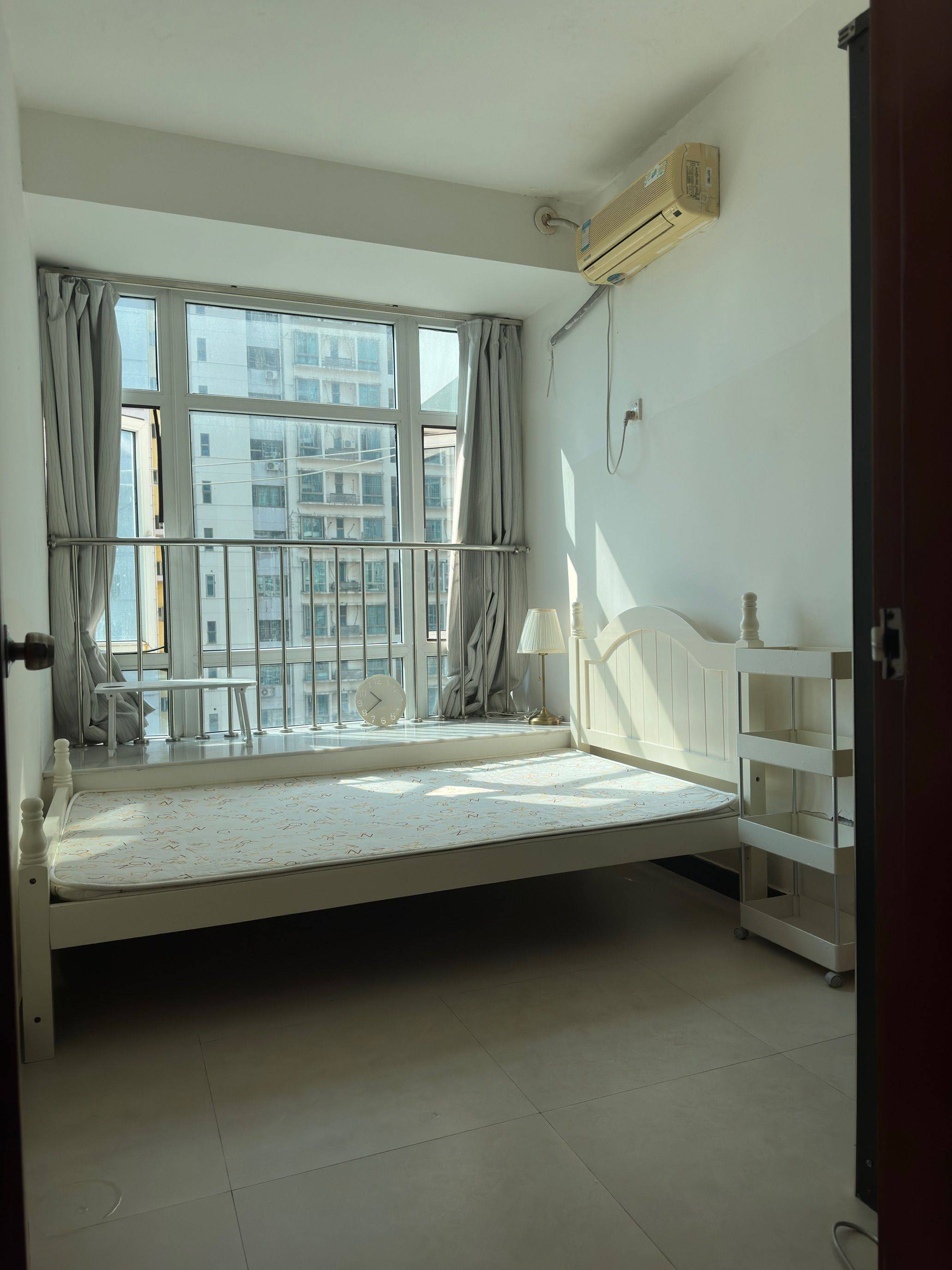 Shenzhen-Futian-Clean&Comfy,No Gender Limit,Hustle & Bustle,Chilled