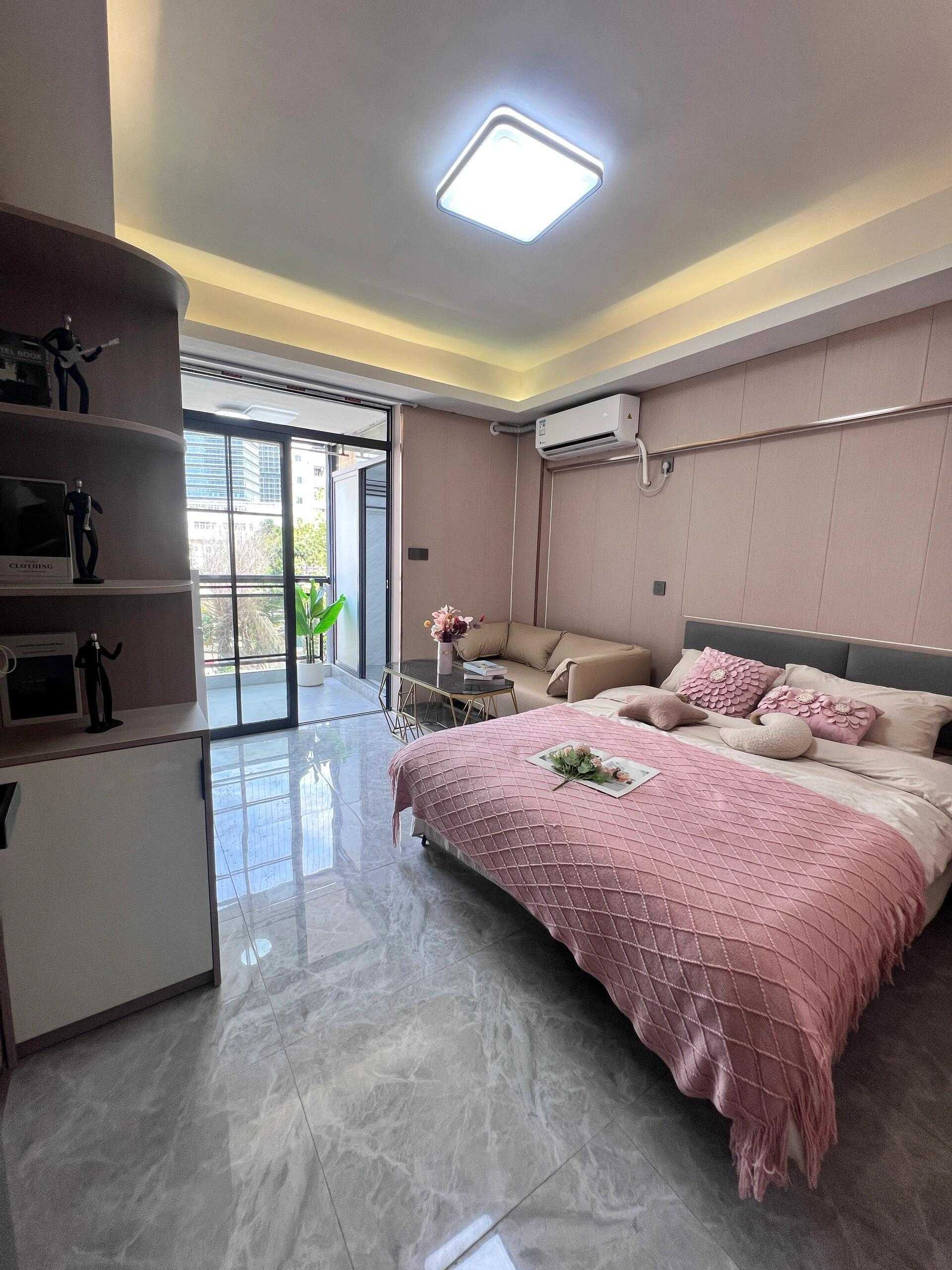 Shenzhen-Longgang-Cozy Home,Clean&Comfy,No Gender Limit,Hustle & Bustle,“Friends”,Chilled,LGBTQ Friendly,Pet Friendly