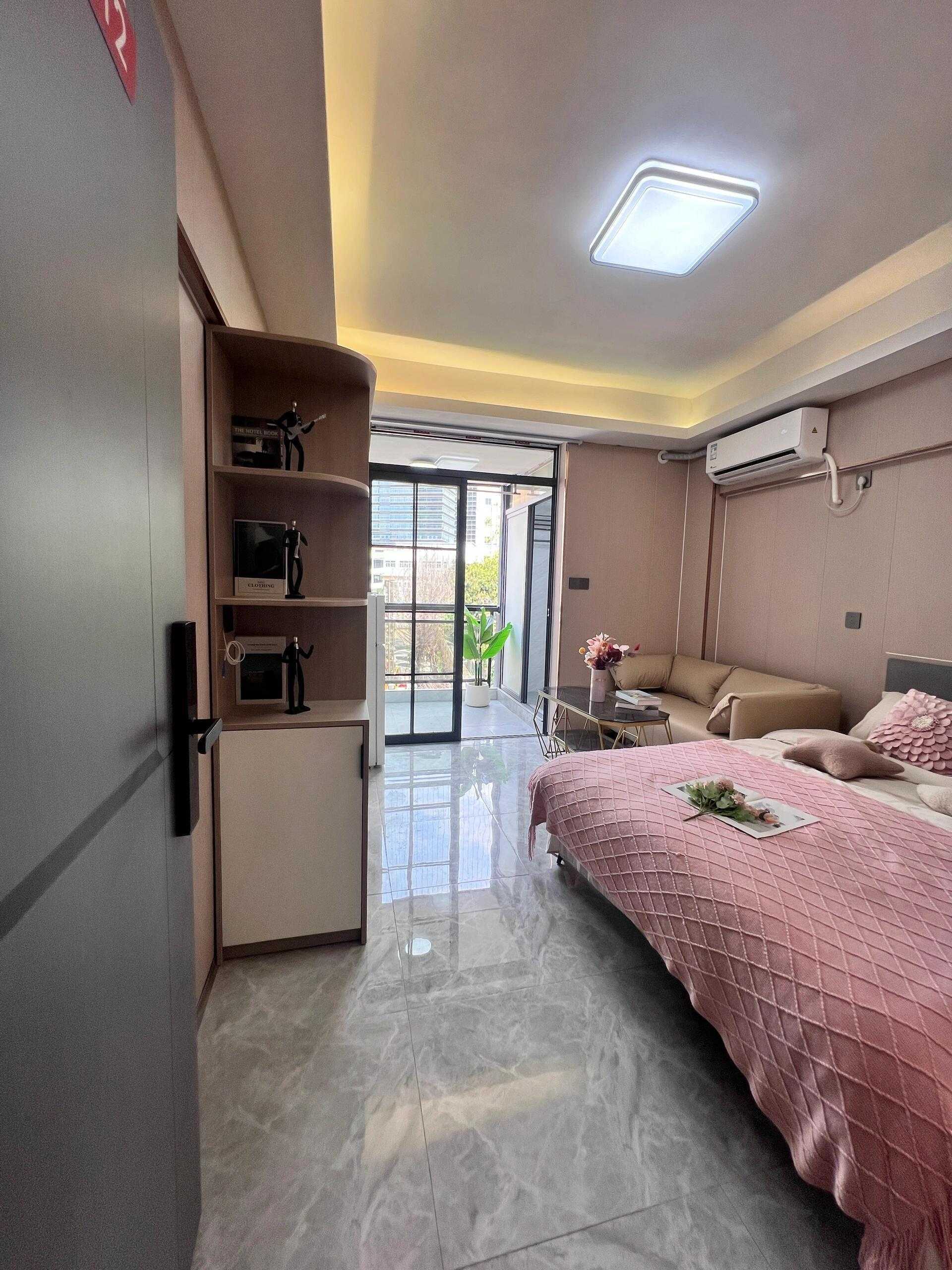 Shenzhen-Longgang-Cozy Home,Clean&Comfy,No Gender Limit,Hustle & Bustle,“Friends”,Chilled,LGBTQ Friendly,Pet Friendly