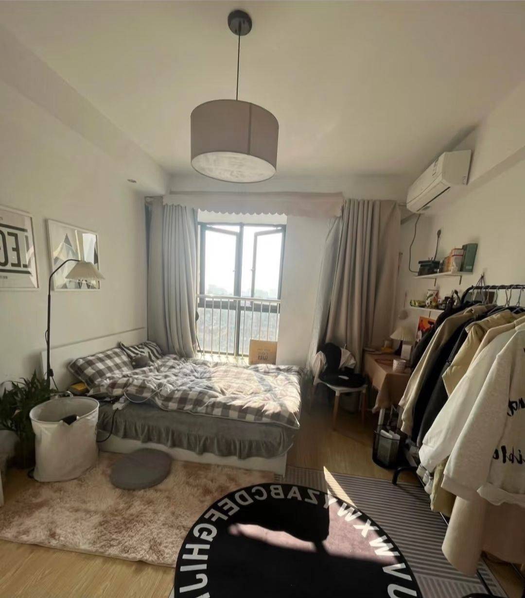 Cozy Home-Clean&Comfy-No Gender Limit-Hustle & Bustle-“Friends”-Chilled-LGBTQ Friendly-Pet Friendly