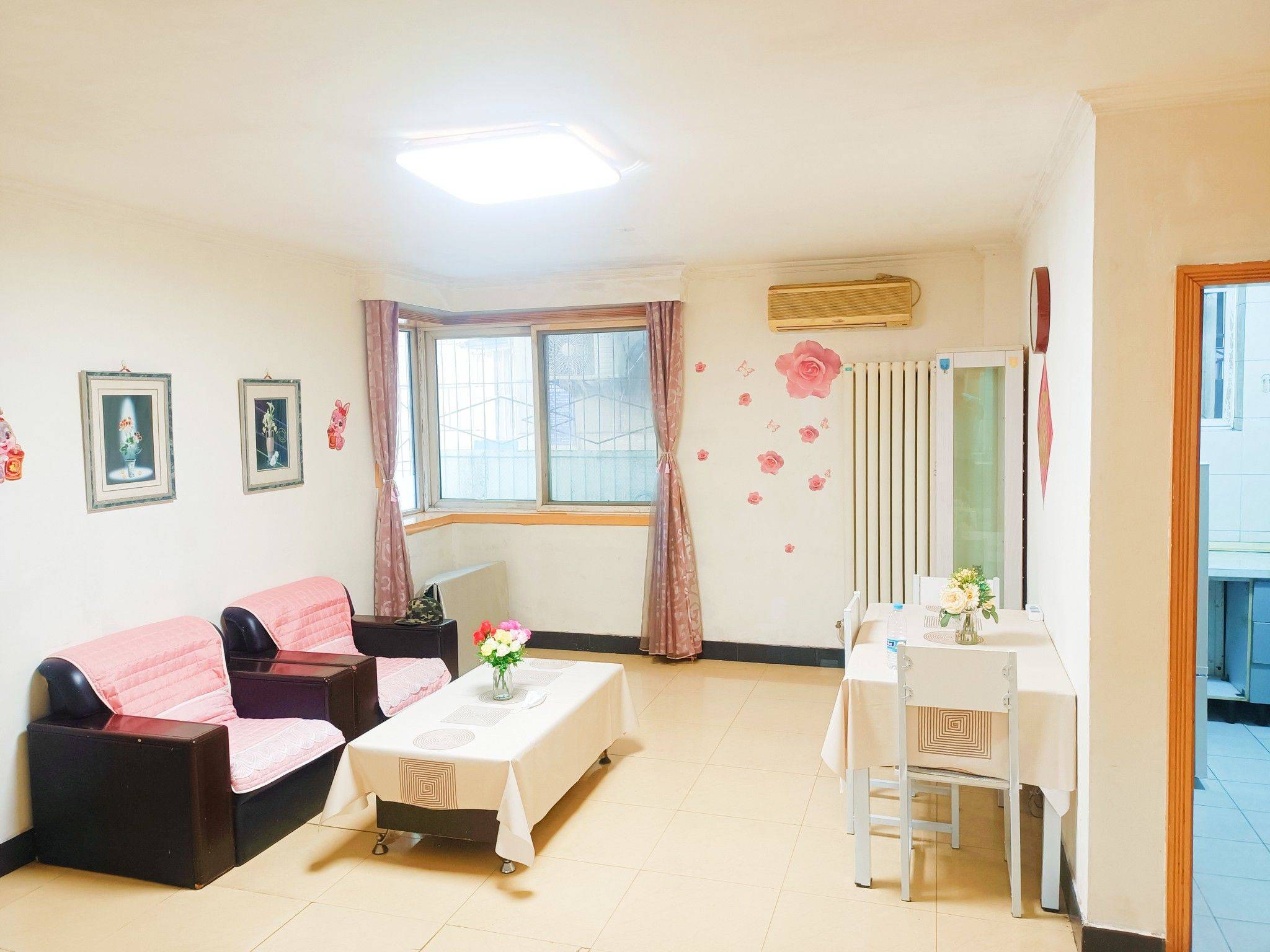 Beijing-Chaoyang-小区带中心花园,旁边就是地铁公交站,居住舒适不临街,衣食住行很方便,房子很干净24小时热水,北京朝阳大悦城商圈,小区封闭式管理,Pet Friendly,Cozy Home,Clean&Comfy,Hustle & Bustle,Chilled